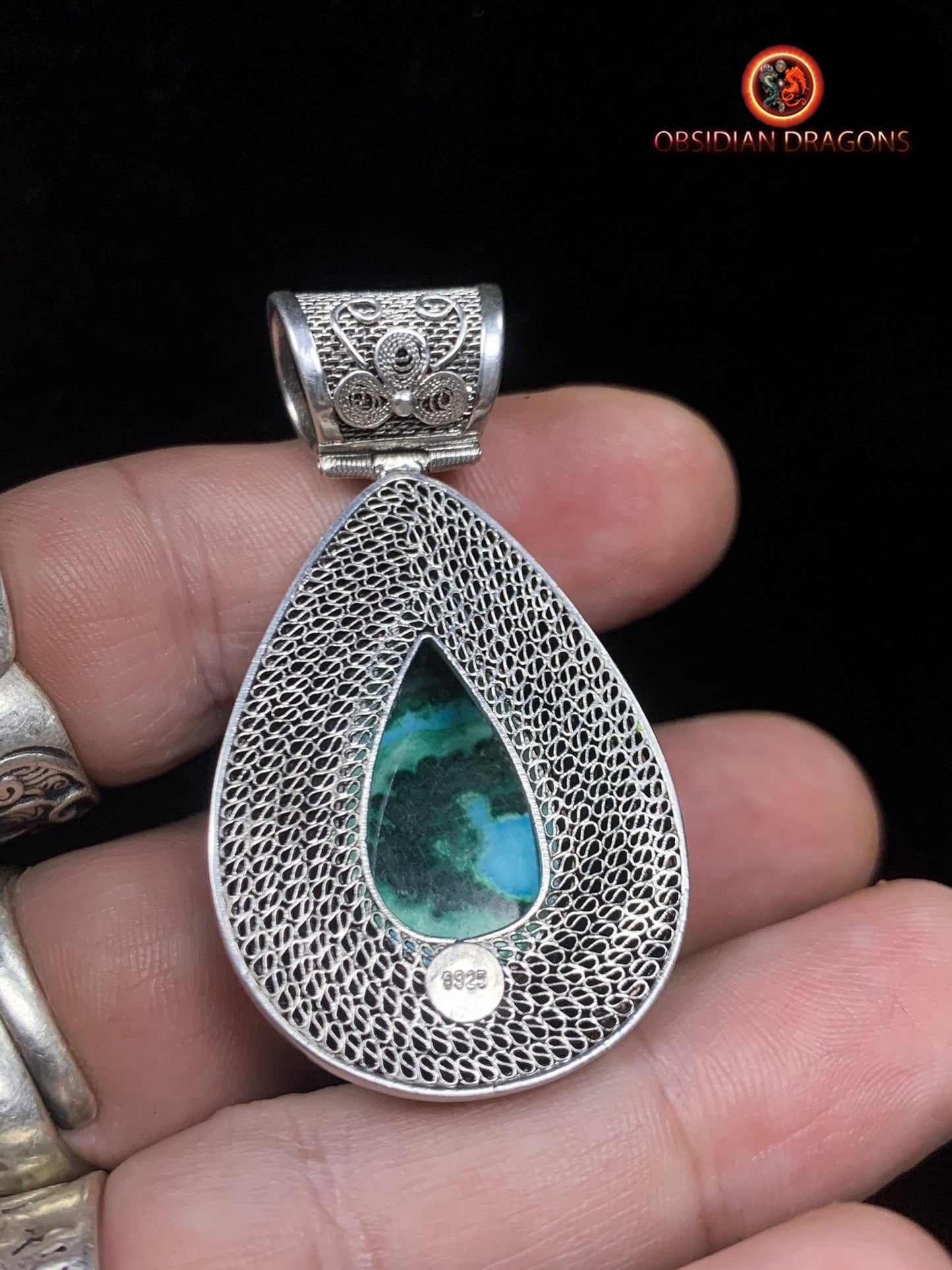 Pendentif en chrysocolle serti en argent filigrané | obsidian dragons