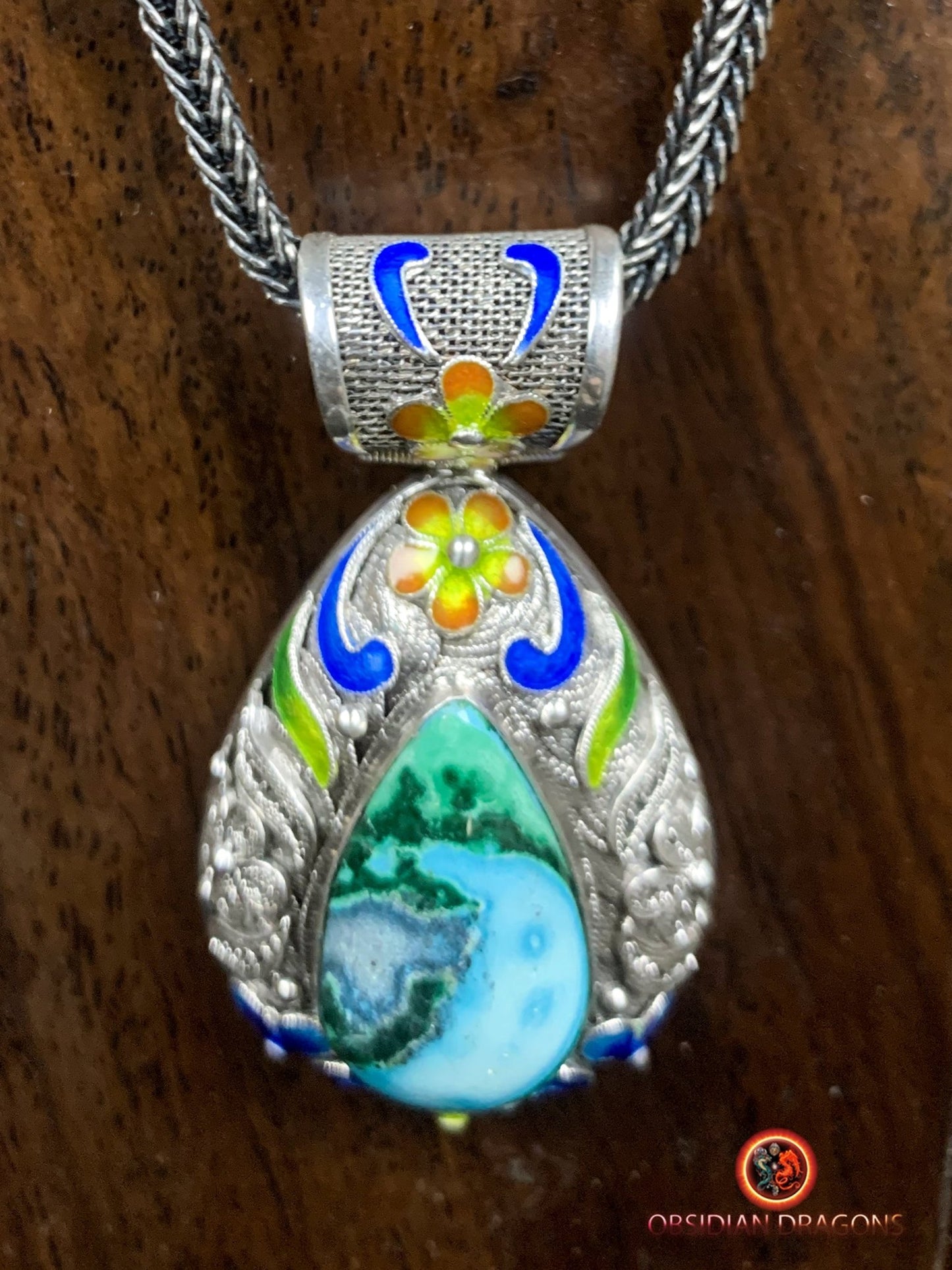 Pendentif en chrysocolle serti en argent filigrané | obsidian dragons