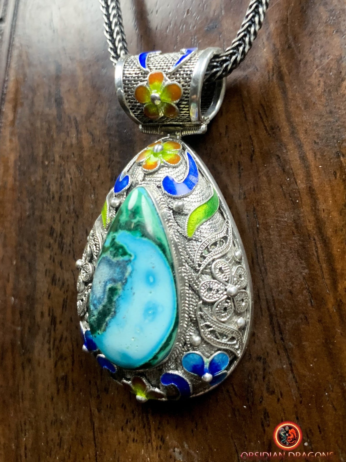 Pendentif en chrysocolle serti en argent filigrané | obsidian dragons
