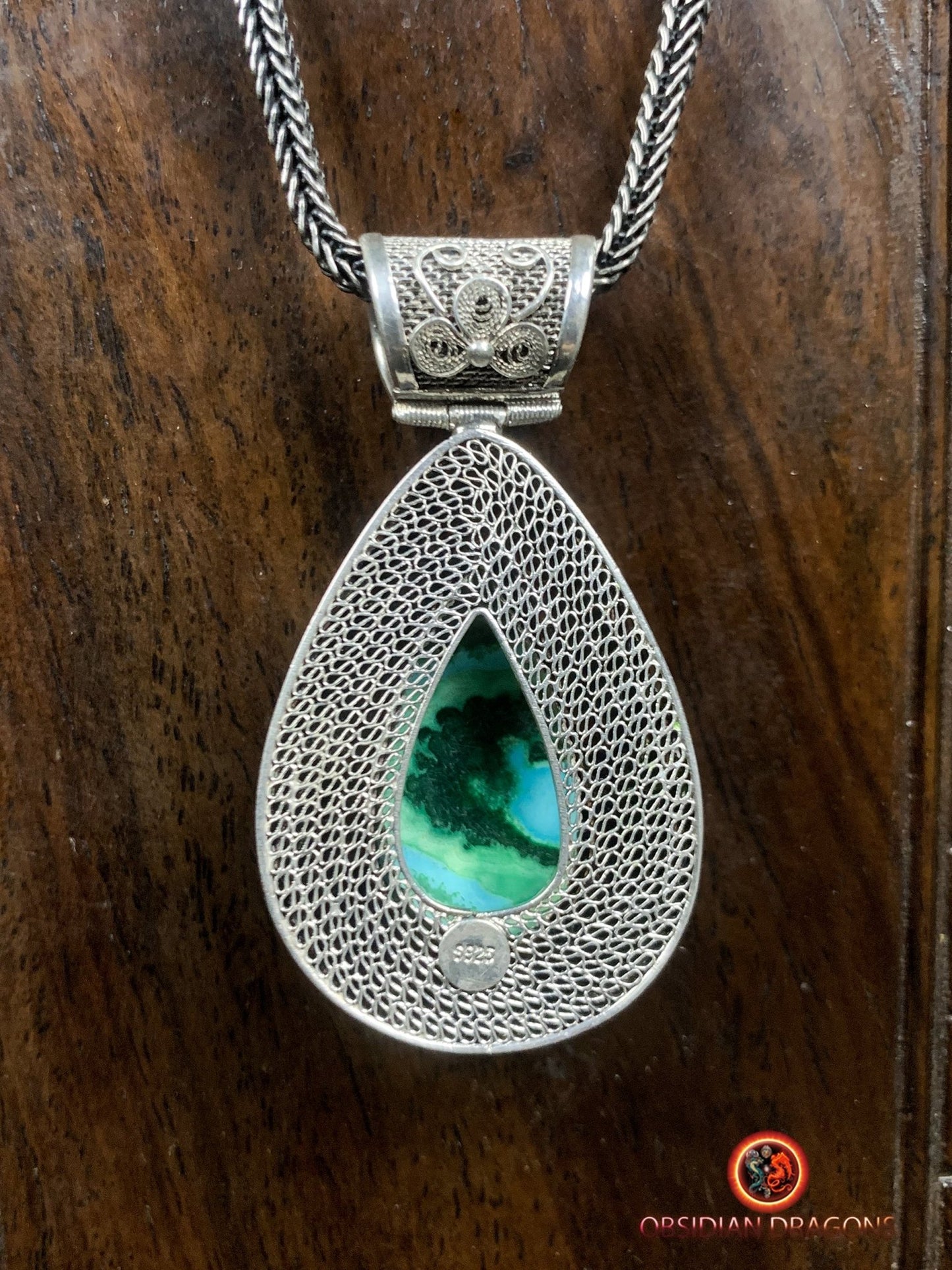 Pendentif en chrysocolle serti en argent filigrané | obsidian dragons