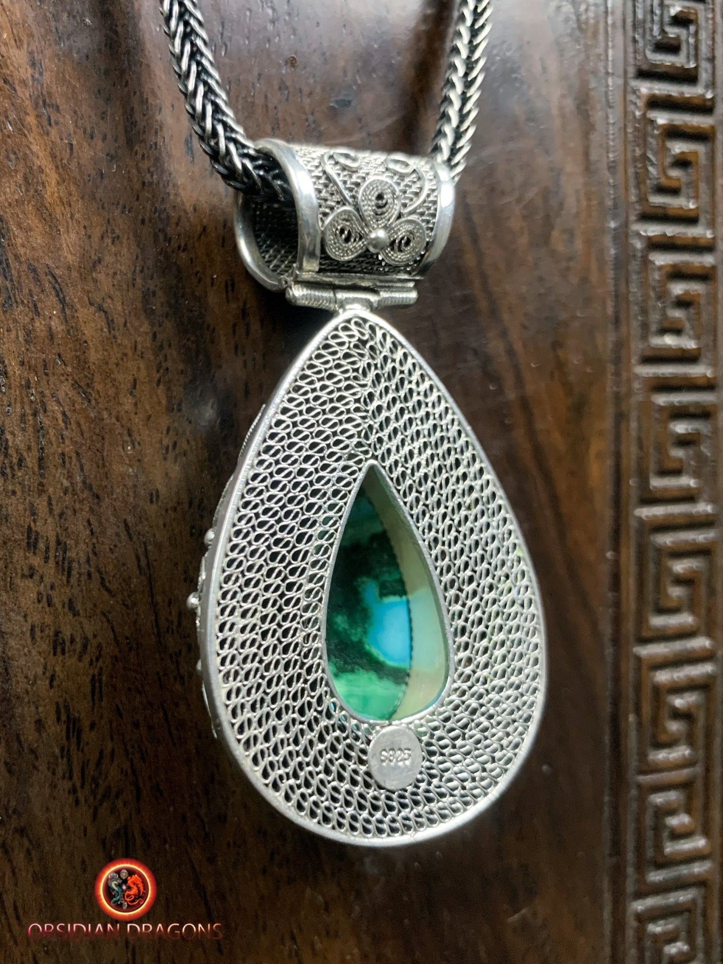 Pendentif en chrysocolle serti en argent filigrané | obsidian dragons