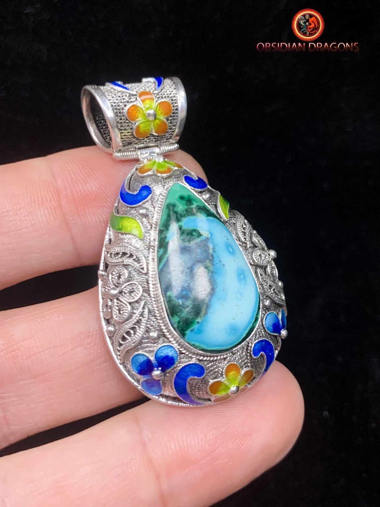 Pendentif en chrysocolle serti en argent filigrané | obsidian dragons
