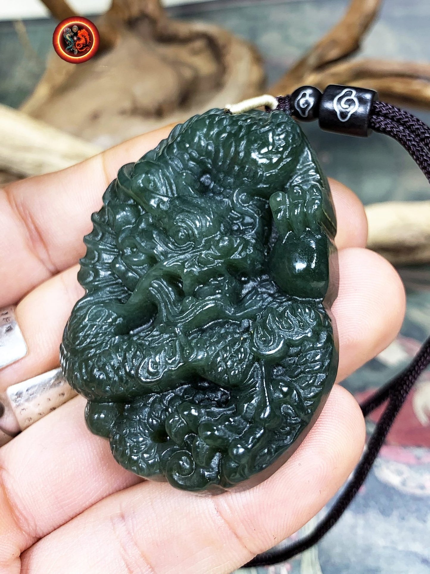 Pendentif dragon en jade. Protection, talisman Feng Shui. Jade néphrite naturel expertisé. Entièrement réalisé artisanalement - obsidian dragon