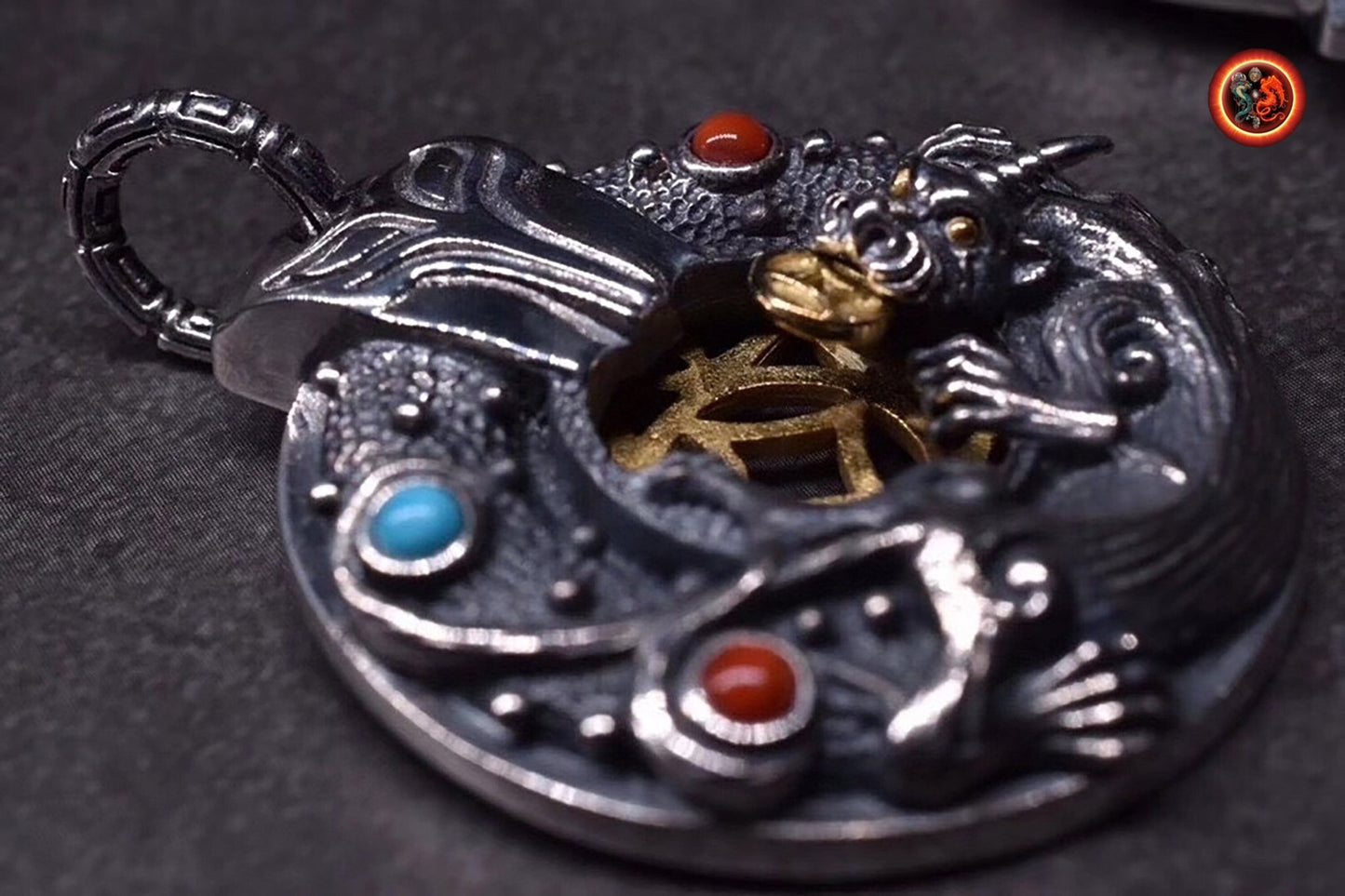 pendentif dragon pixiu. talisman, amulette de protection feng shui. Bonne fortune. Argent 925 poinçonné, cuivre, turquoise, agate nan hong. - obsidian dragon
