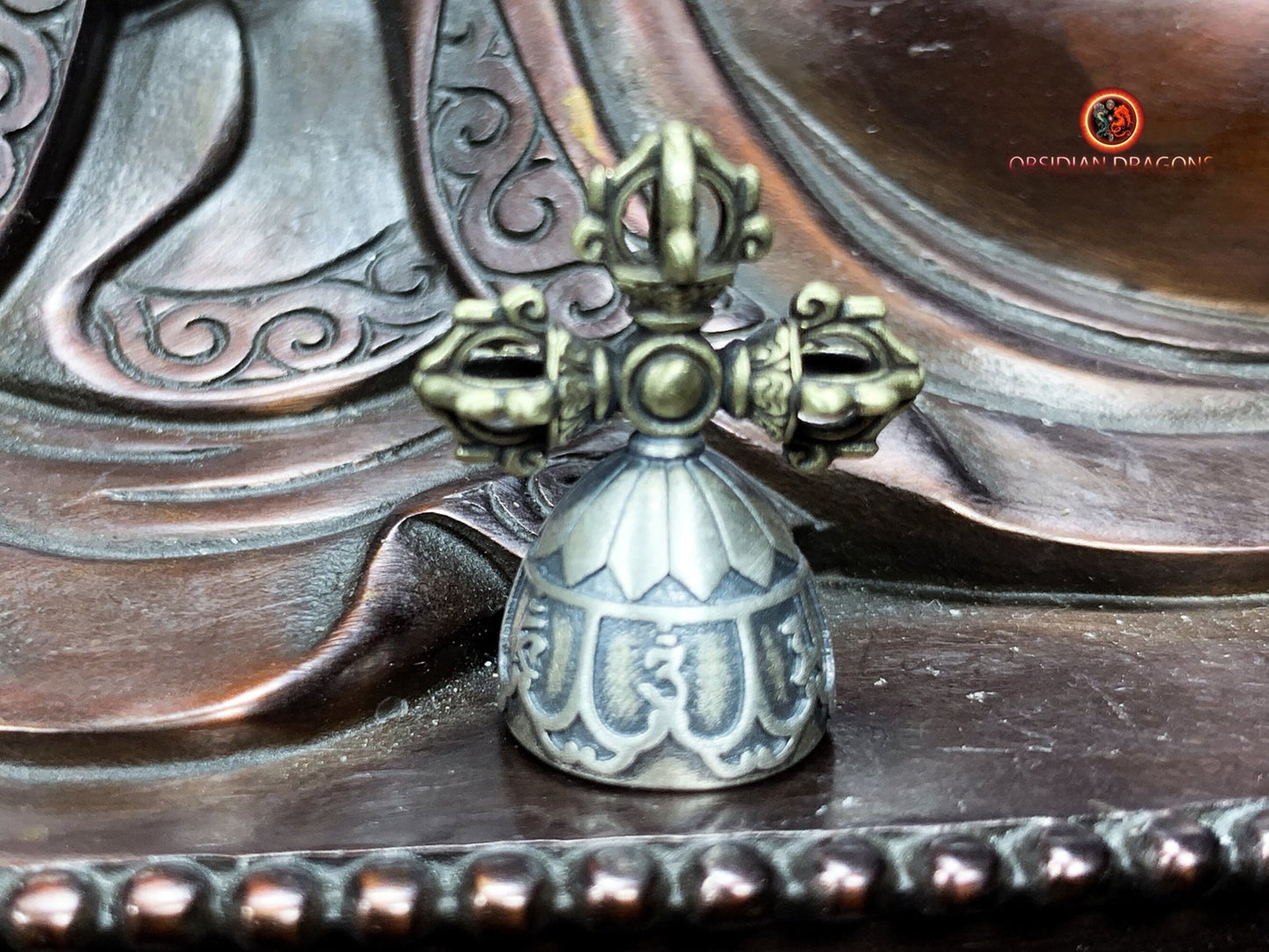 Pendentif tibetain. cloche/drilbou de cérémonie vajrayana. Argent 925 - obsidian dragon