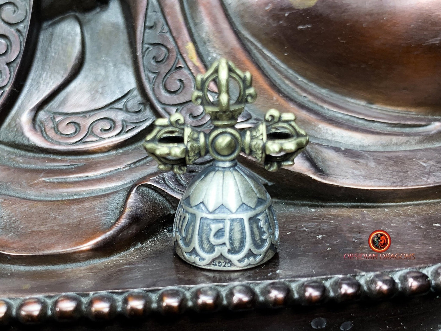 Pendentif tibetain. cloche/drilbou de cérémonie vajrayana. Argent 925 - obsidian dragon