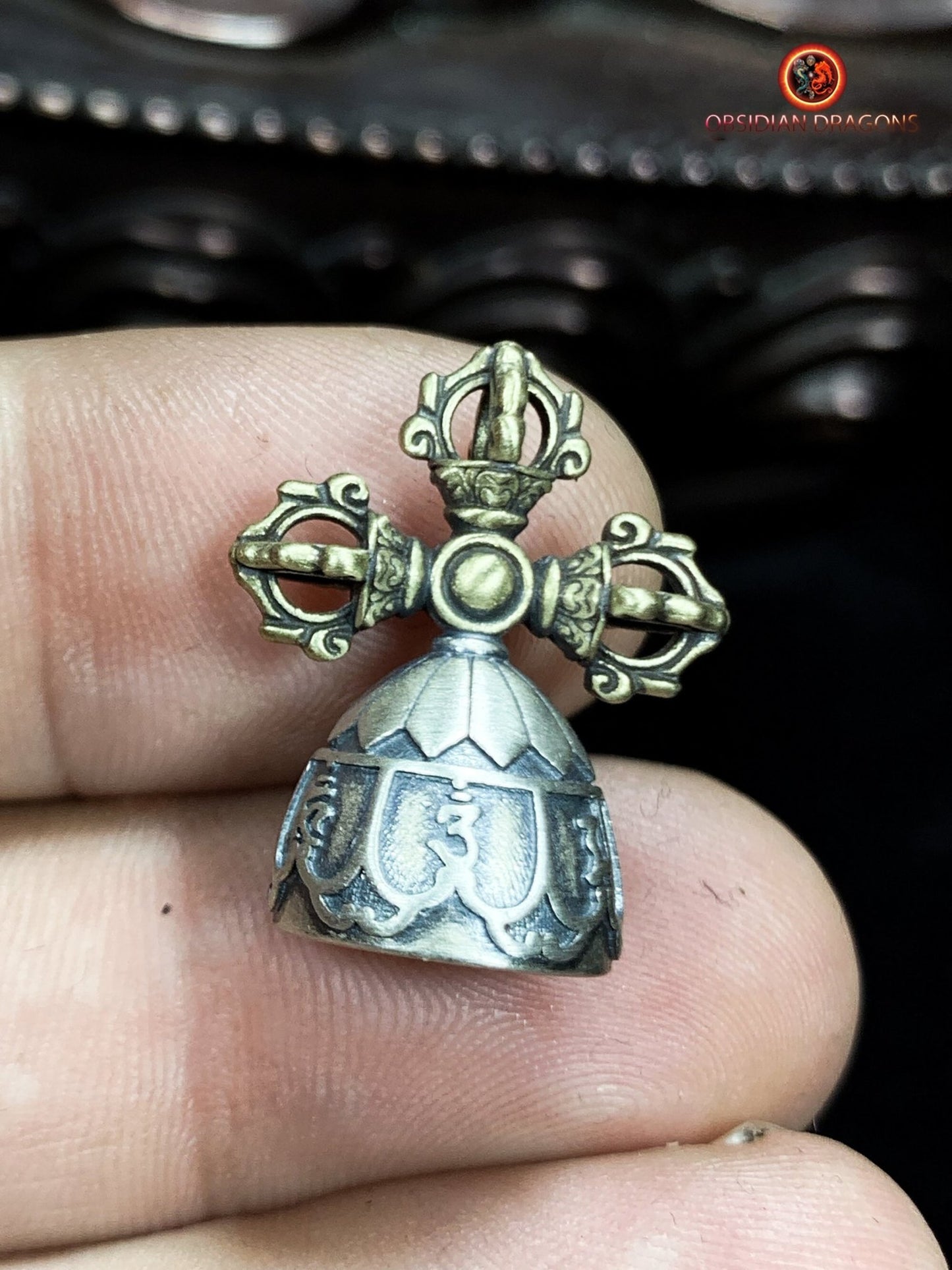 Pendentif tibetain. cloche/drilbou de cérémonie vajrayana. Argent 925 - obsidian dragon