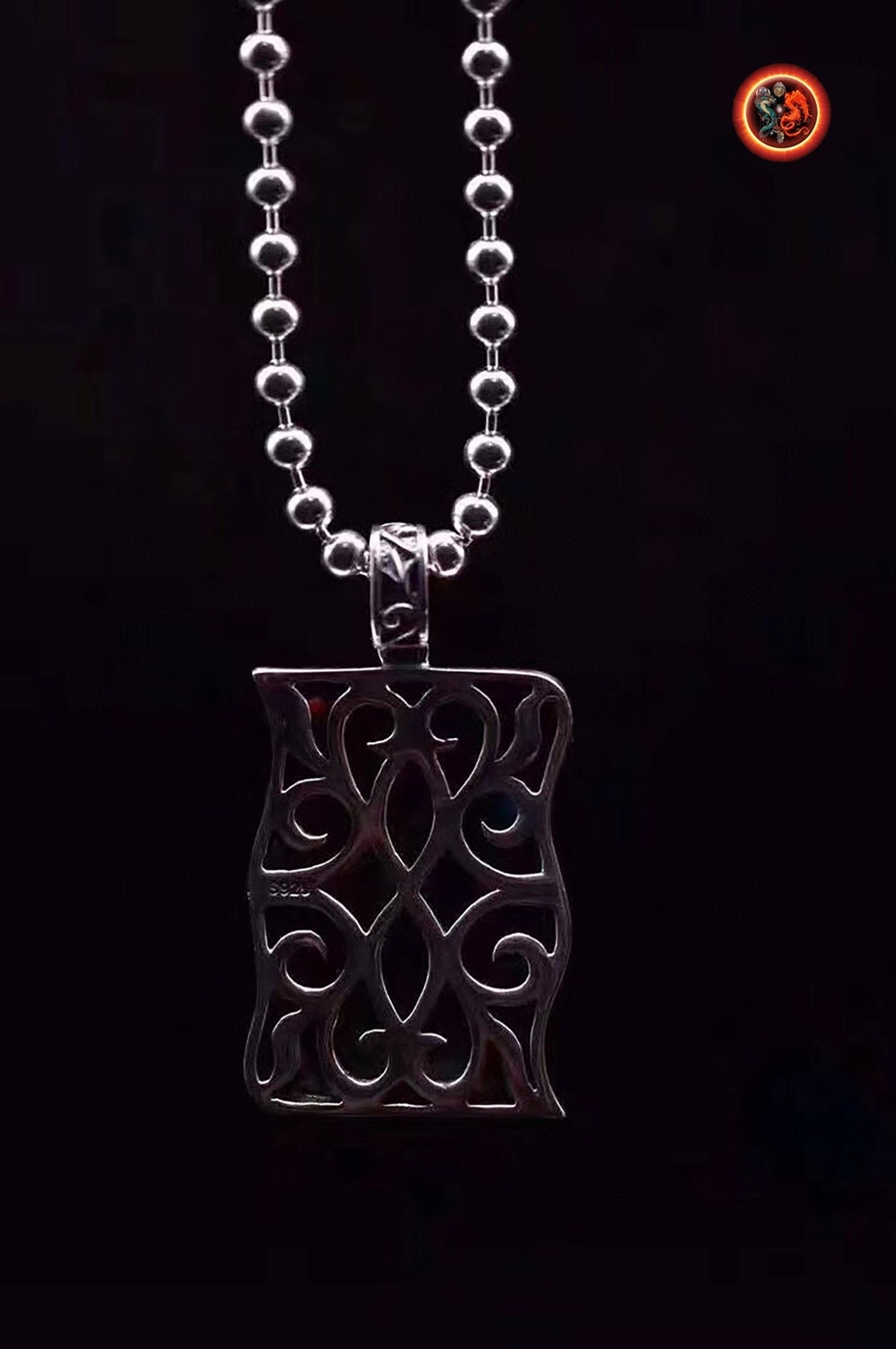 Pendentif ethnique. Argent 925 poinçonné, cuivre, turquoise "sleeping beauty", agate dite nan hong (rouge du sud) naturelles. - obsidian dragon