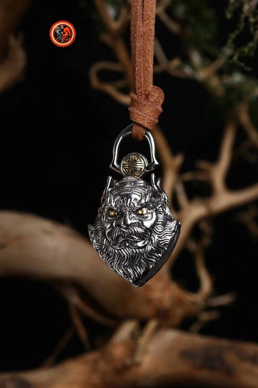 pendentif, amulette de protection Taoïste, grelot "chasse fantôme" en forme de Zhong Kui . argent 925 et cuivre. - obsidian dragon