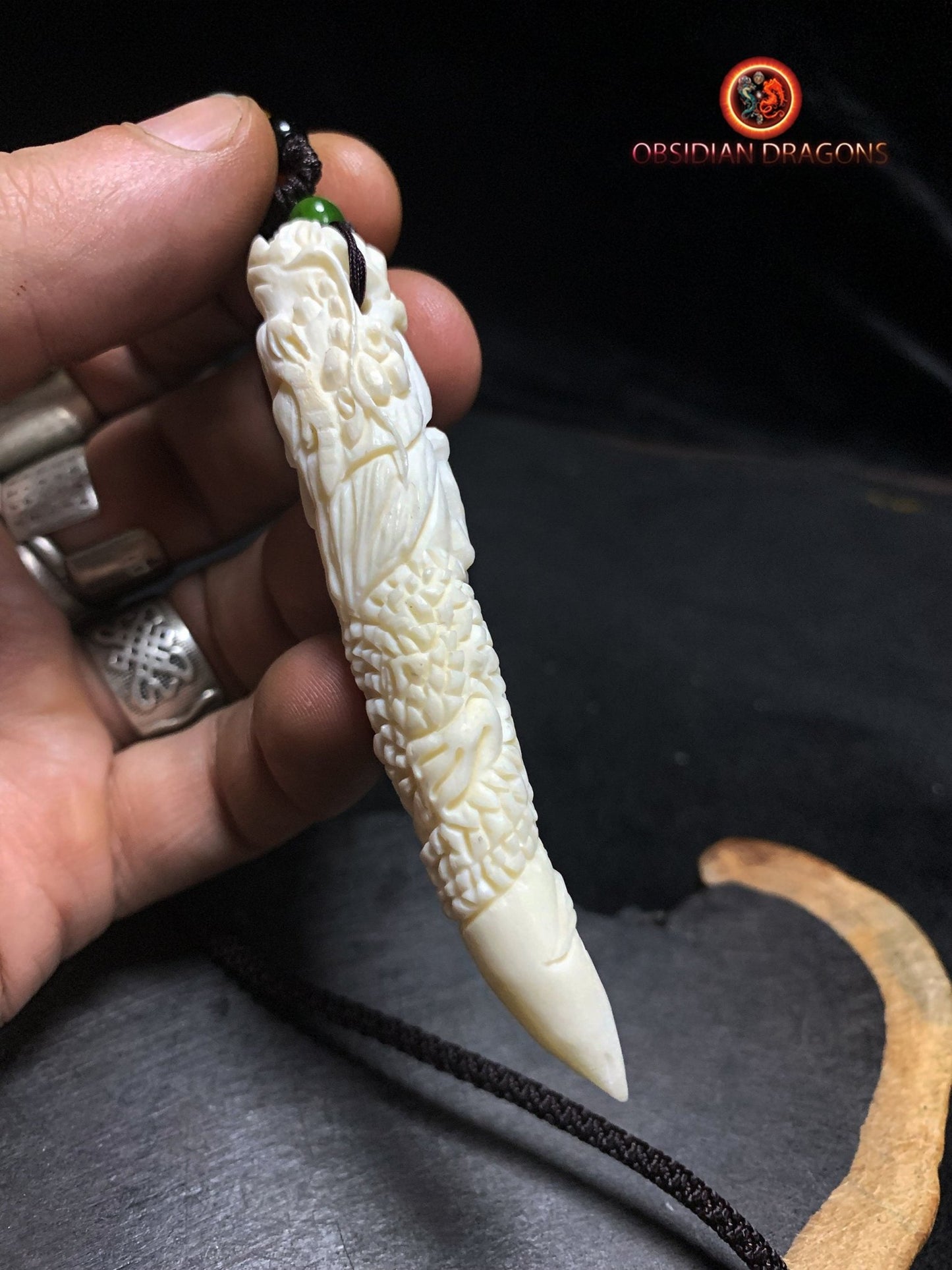 Pendentif griffe de dragon - Os - Unique et Mystique