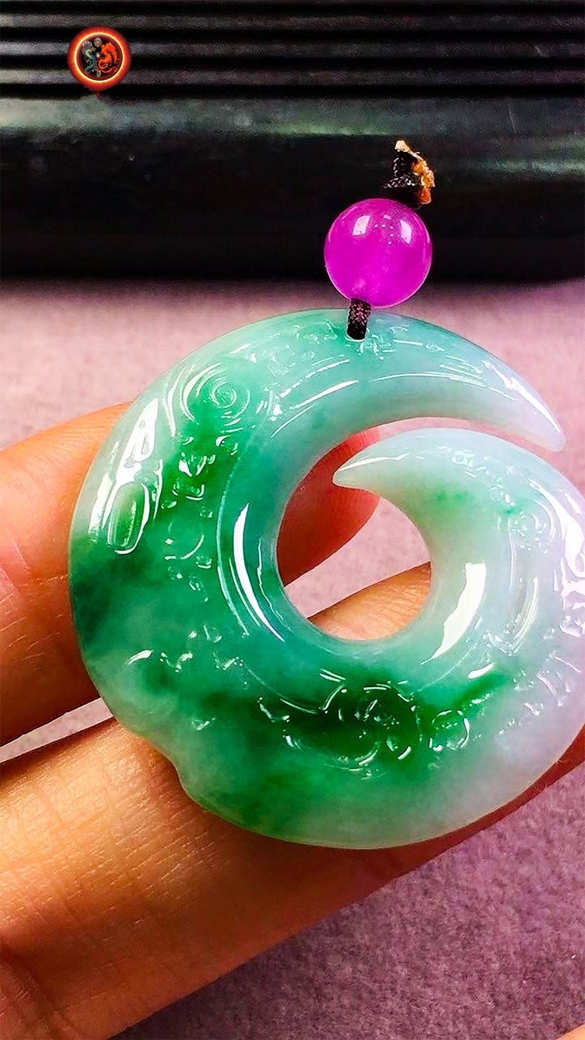 Pendentif tribal. Jade jadéite de Grade A. Entièrement naturel, garanti sans traitement. Aucune fissure. perle en jade mauve. - obsidian dragon