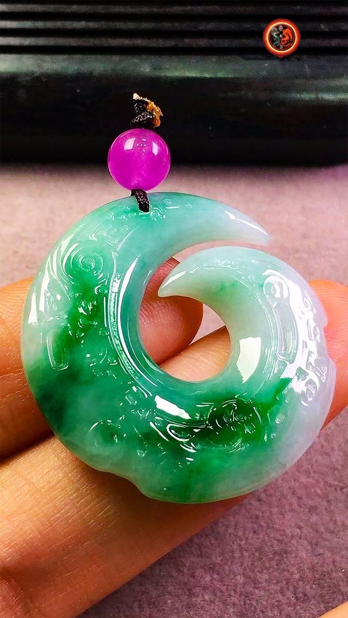 Pendentif tribal. Jade jadéite de Grade A. Entièrement naturel, garanti sans traitement. Aucune fissure. perle en jade mauve. - obsidian dragon