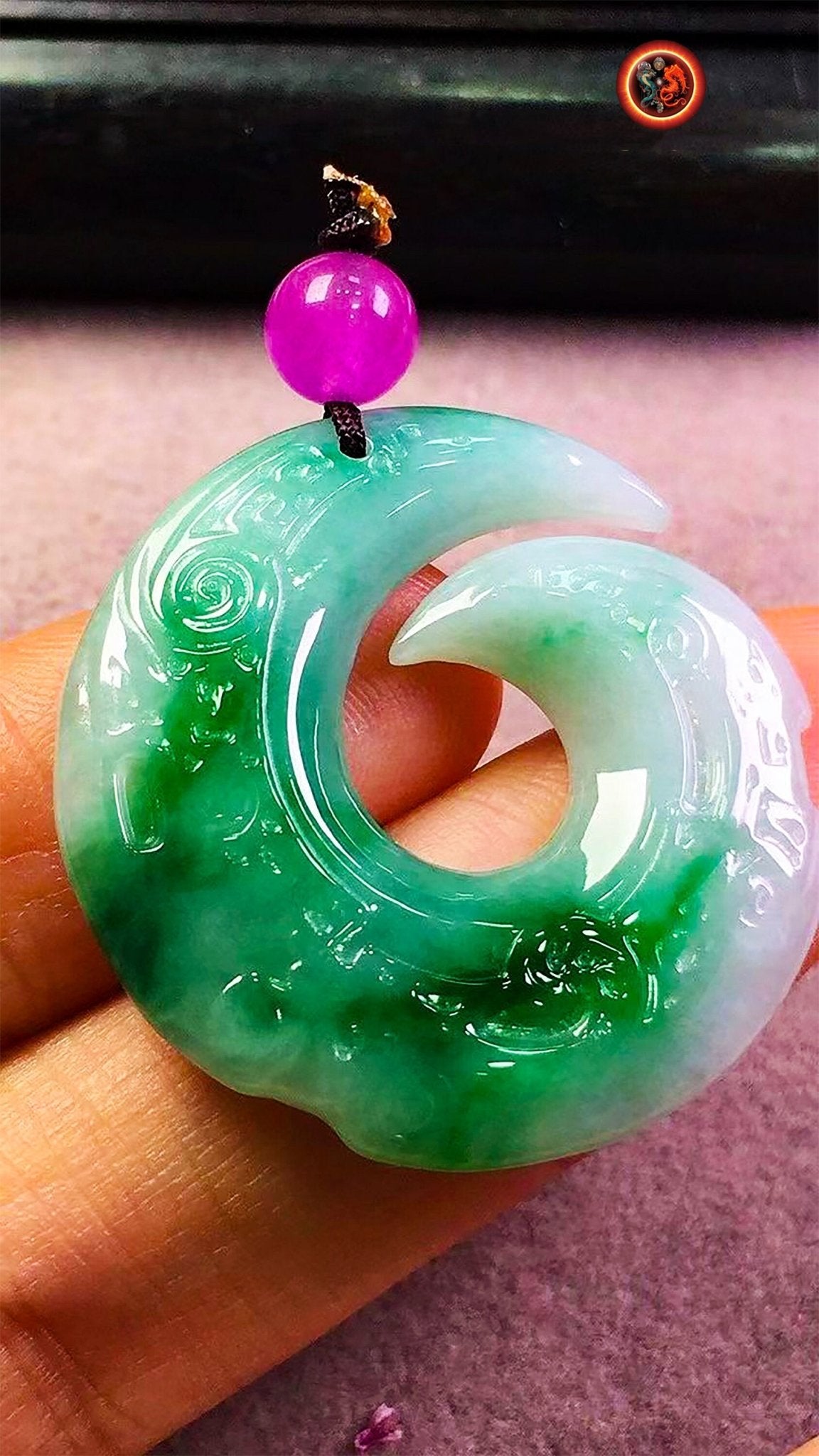 Pendentif tribal. Jade jadéite de Grade A. Entièrement naturel, garanti sans traitement. Aucune fissure. perle en jade mauve. - obsidian dragon