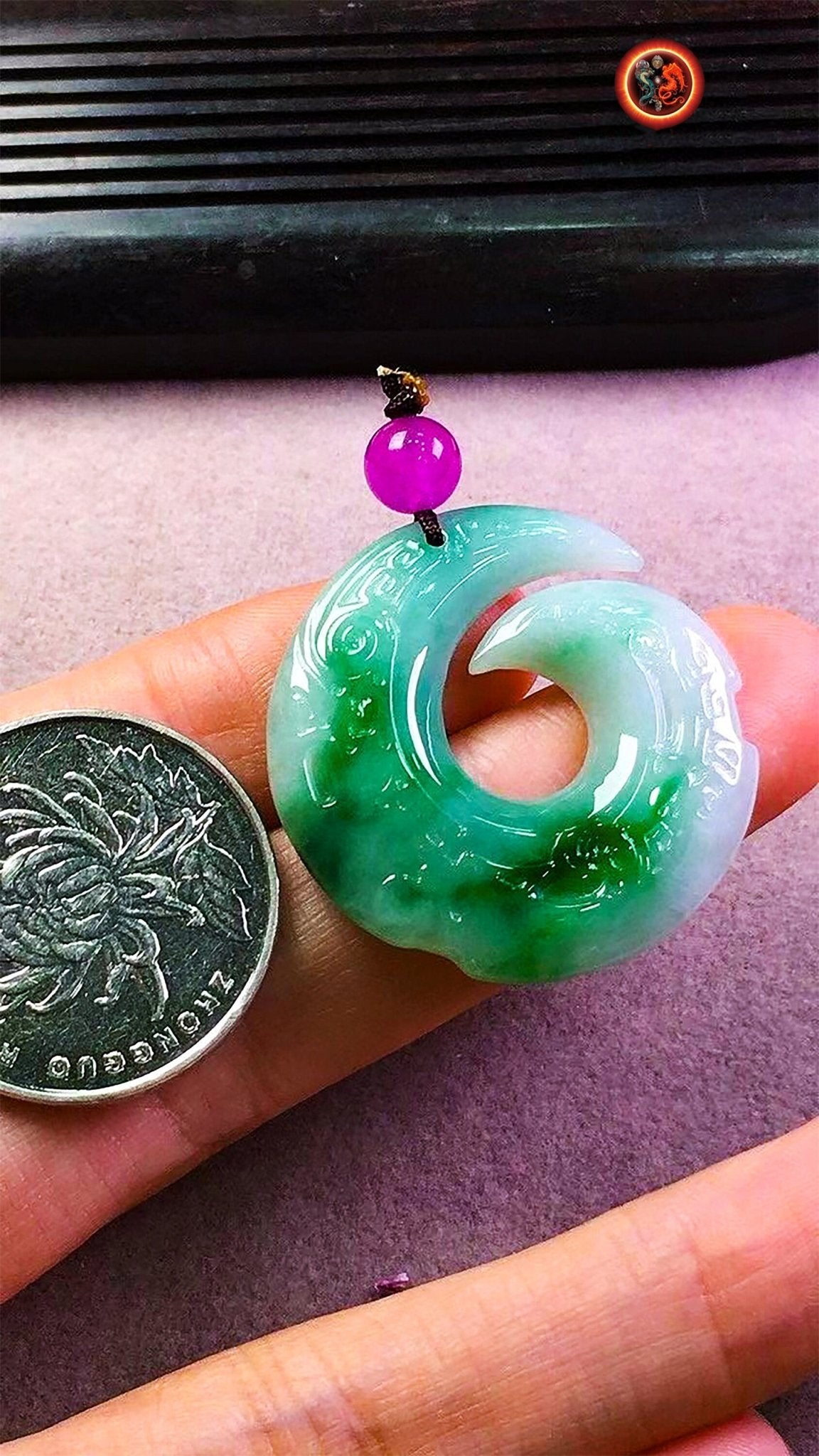 Pendentif tribal. Jade jadéite de Grade A. Entièrement naturel, garanti sans traitement. Aucune fissure. perle en jade mauve. - obsidian dragon