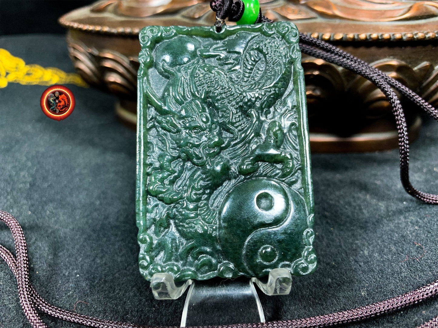 pendentif dragon en jade. Protection Feng Shui, Taoïste. jade naturel expertisé garanti sans aucun traitement. Monté sur cordon réglable - obsidian dragon