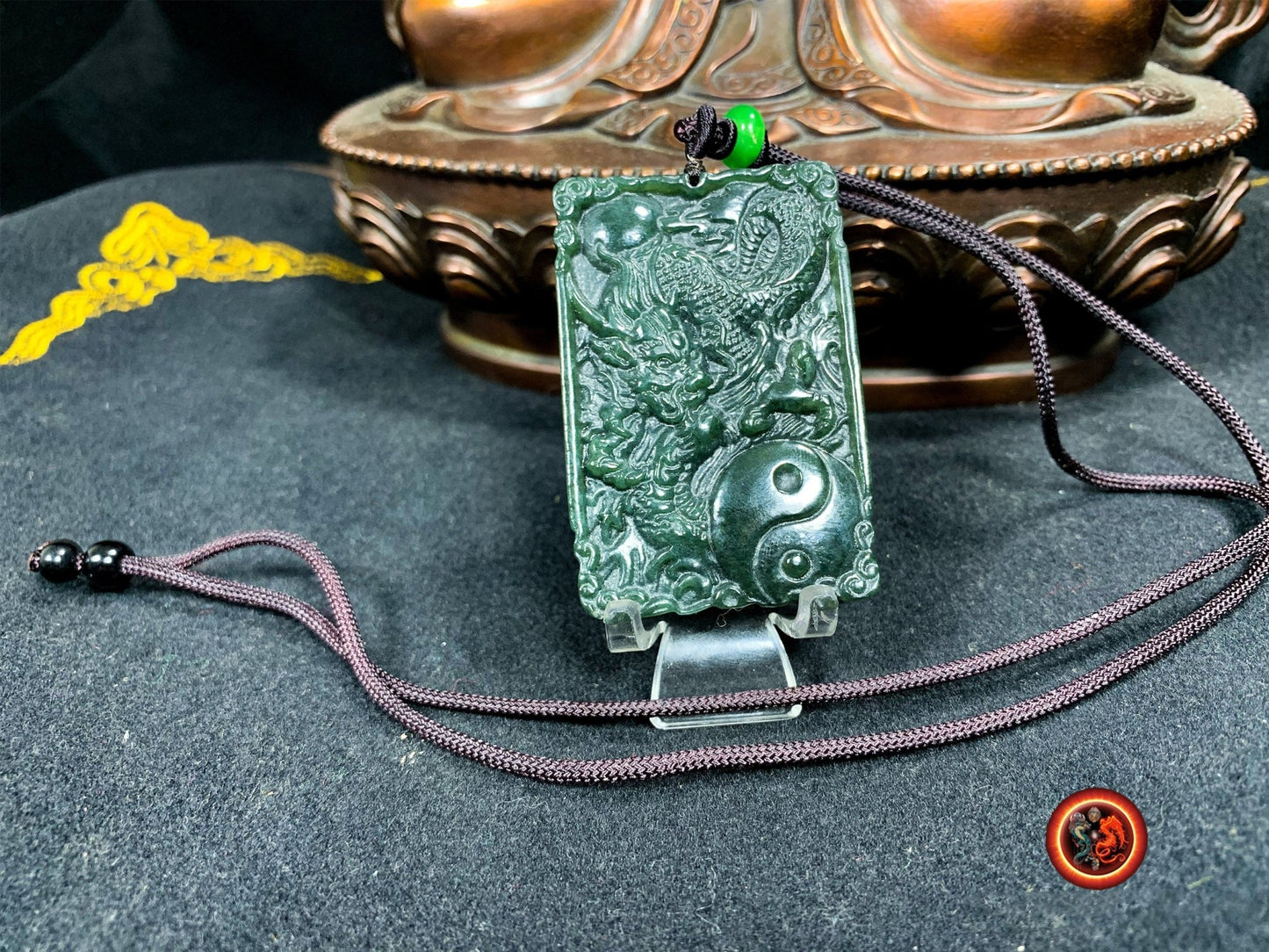 pendentif dragon en jade. Protection Feng Shui, Taoïste. jade naturel expertisé garanti sans aucun traitement. Monté sur cordon réglable - obsidian dragon