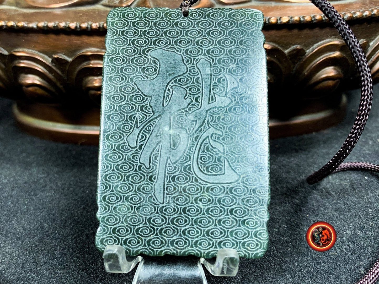 pendentif dragon en jade. Protection Feng Shui, Taoïste. jade naturel expertisé garanti sans aucun traitement. Monté sur cordon réglable - obsidian dragon