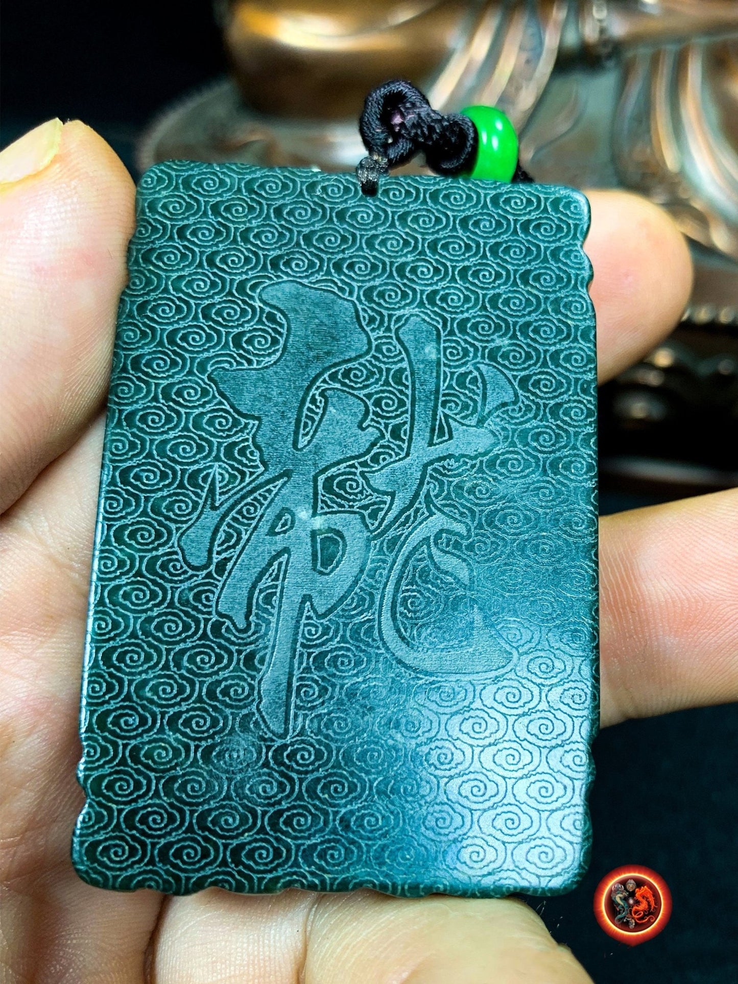 pendentif dragon en jade. Protection Feng Shui, Taoïste. jade naturel expertisé garanti sans aucun traitement. Monté sur cordon réglable - obsidian dragon