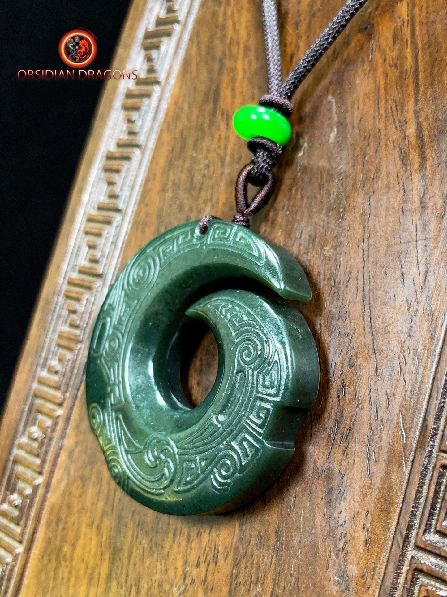 Pendentif en Jade Porte-Bonheur : Spirale de Chance