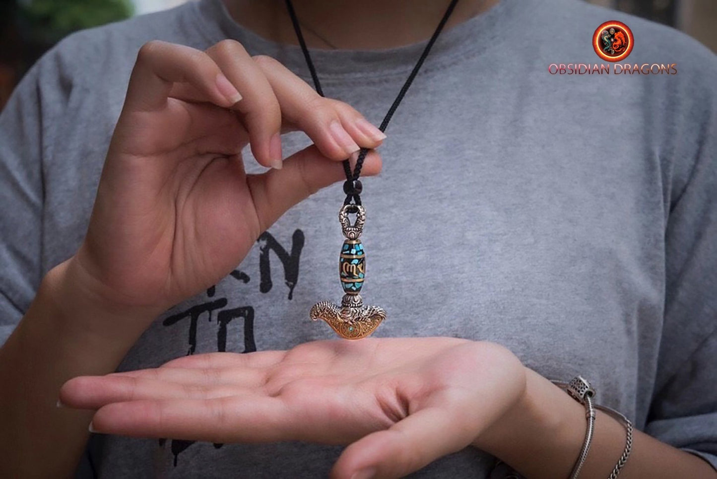 Pendentif kartika- mantra tournant en son centre