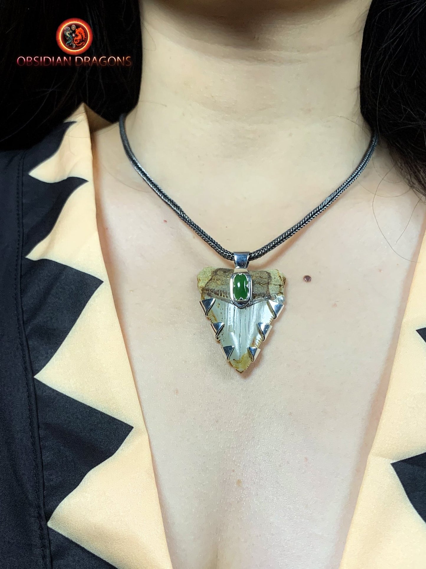 Pendentif Dent de Mégalodon - Jade- Argent 925