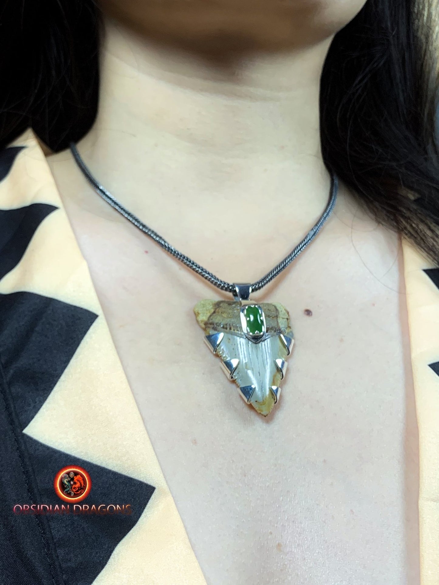 Pendentif Dent de Mégalodon - Jade- Argent 925