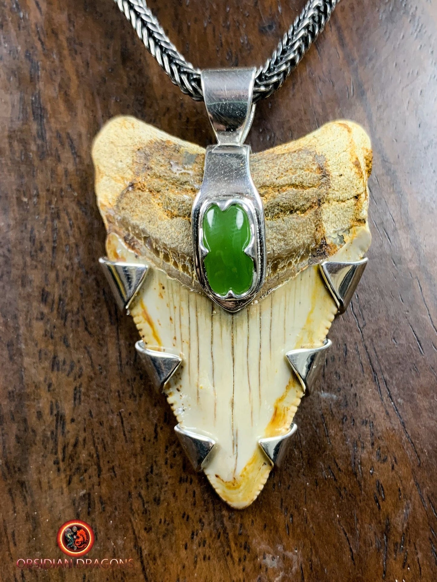 Pendentif Dent de Mégalodon - Jade- Argent 925