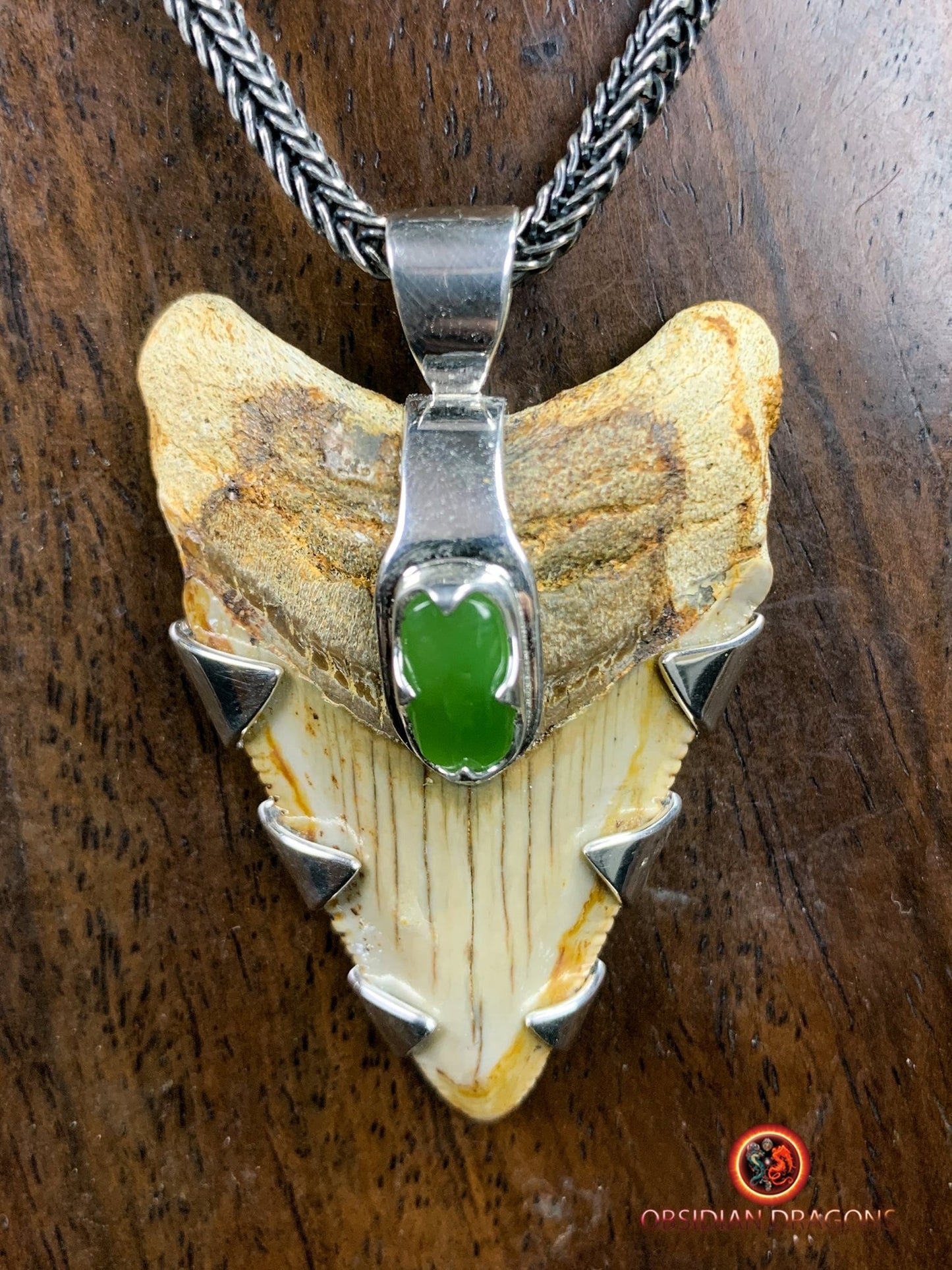 Pendentif Dent de Mégalodon - Jade- Argent 925