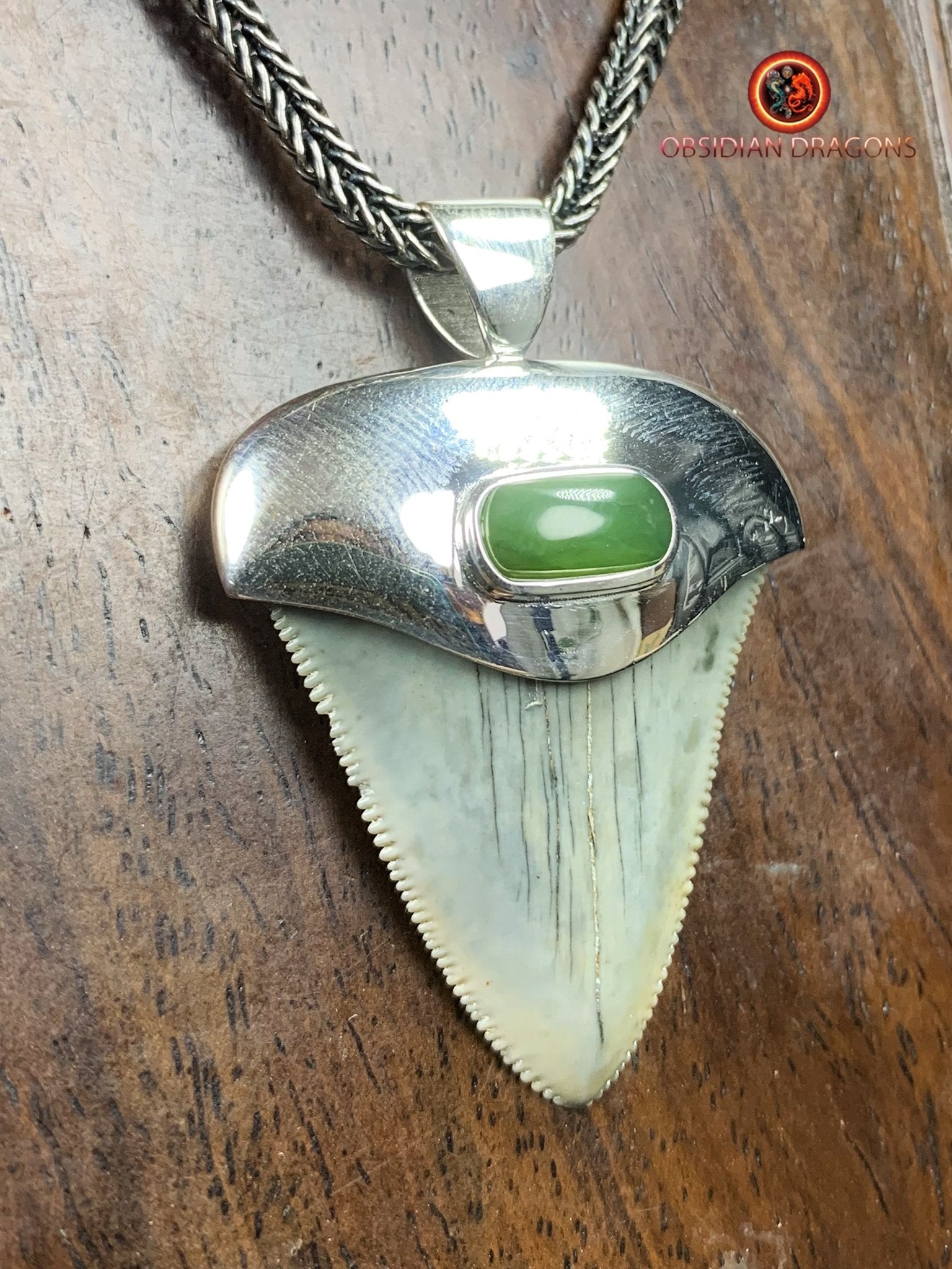 Pendentif Dent de Mégalodon - Jade- Argent 925