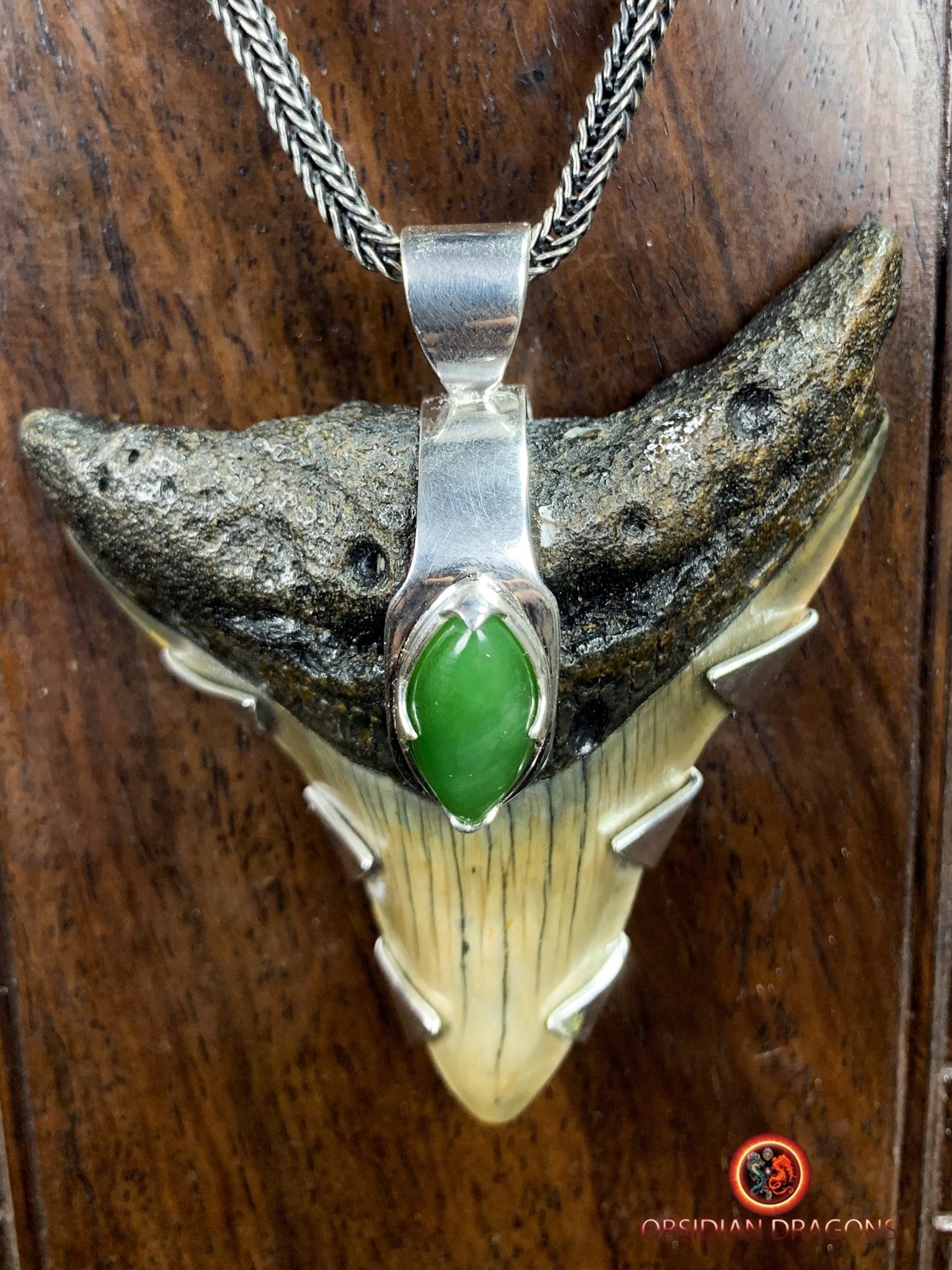 Pendentif Dent de Mégalodon - Jade- Argent 925