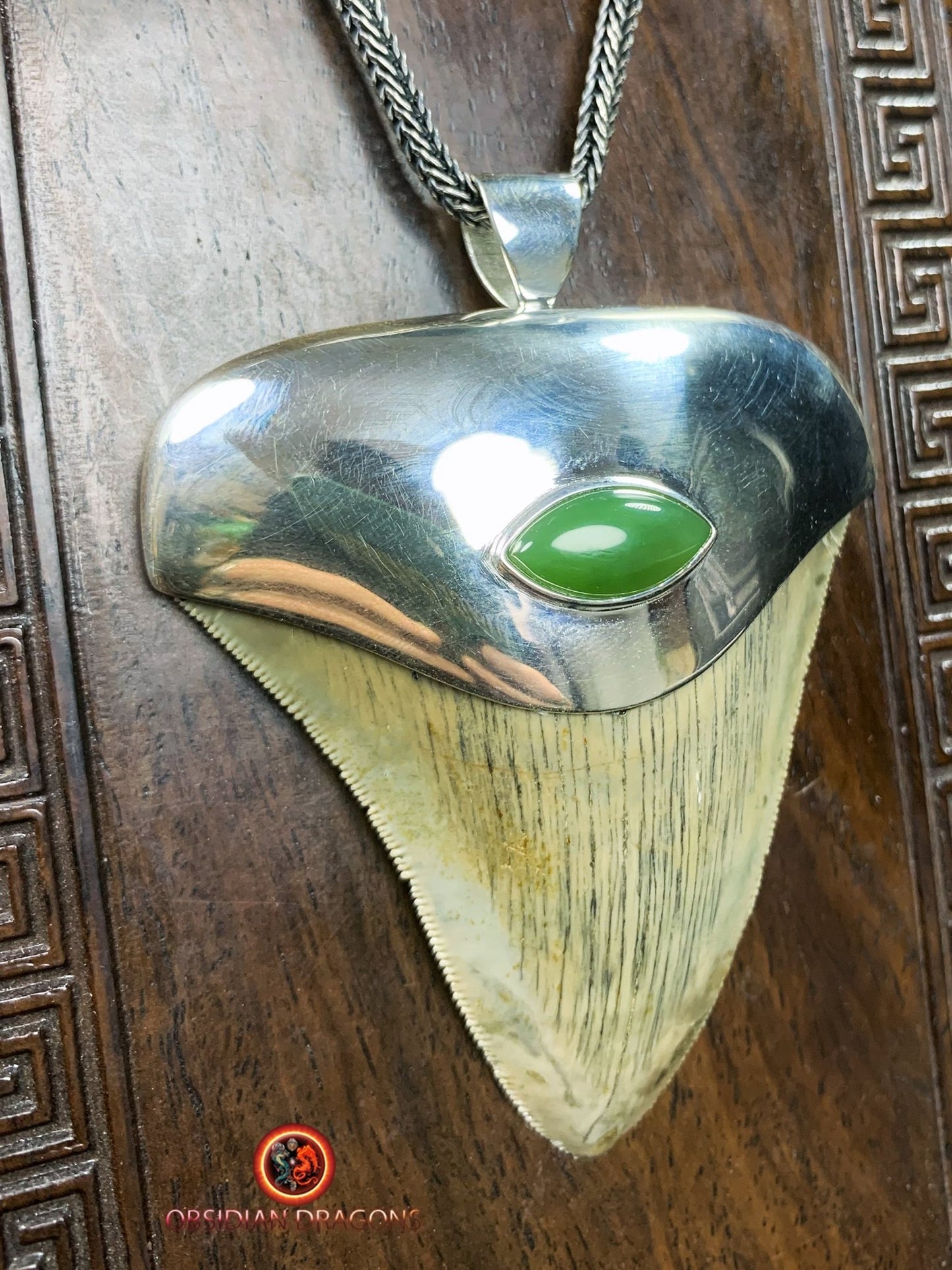 Pendentif Dent de Mégalodon - Jade Polaire - Argent 925