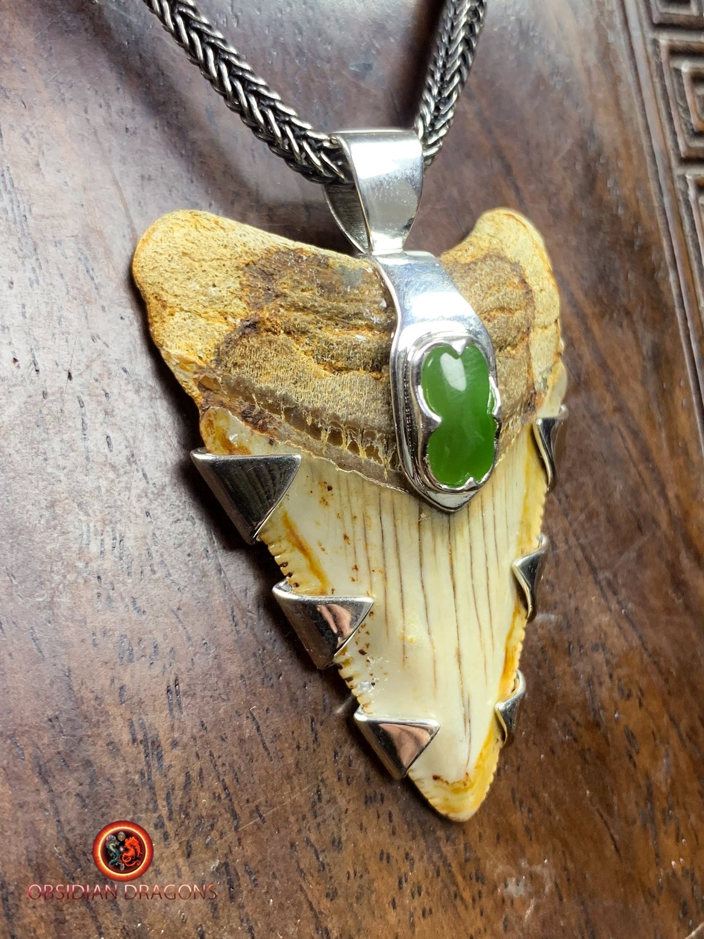 Pendentif Dent de Mégalodon - Jade- Argent 925