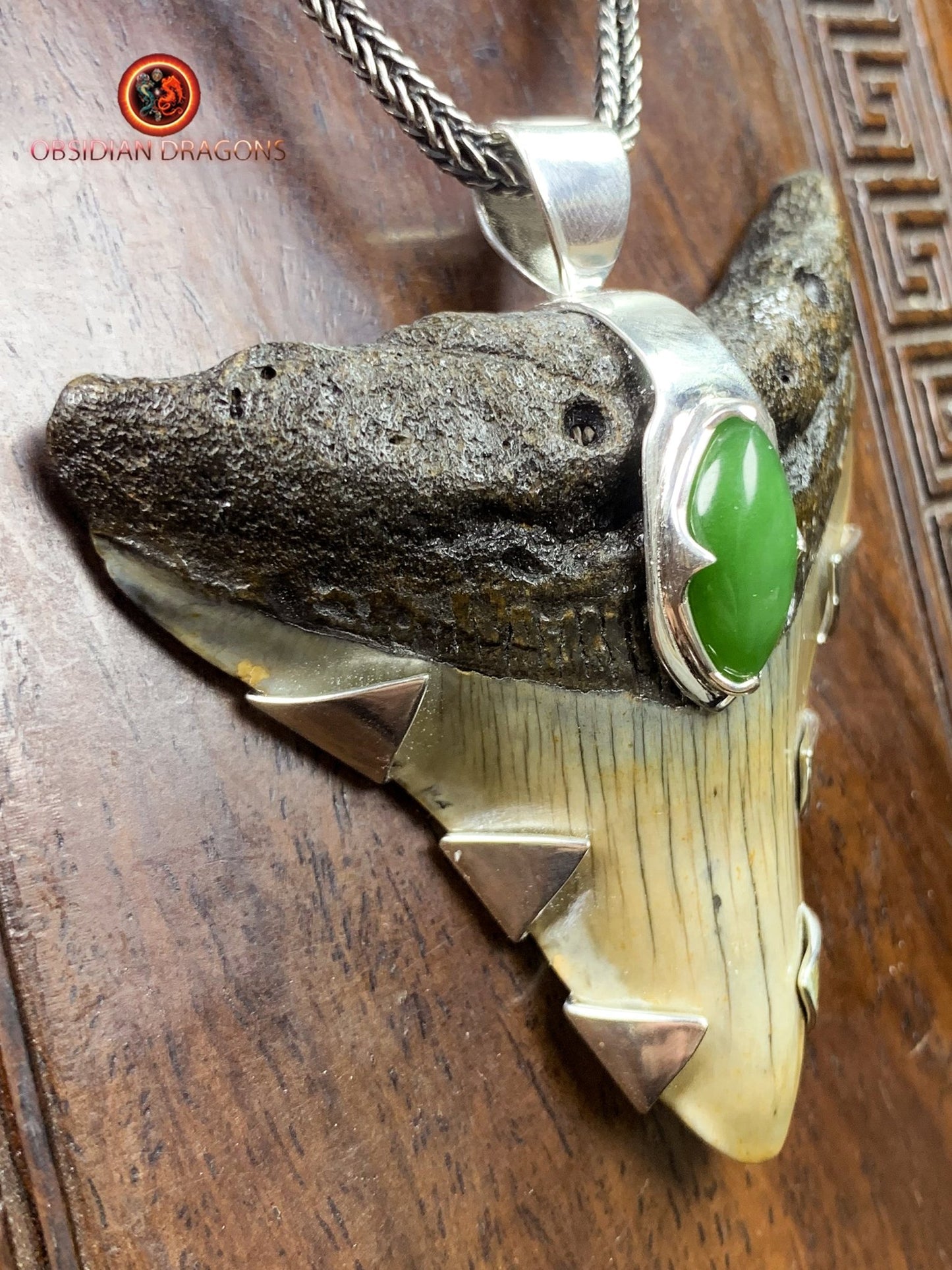 Pendentif Dent de Mégalodon - Jade- Argent 925