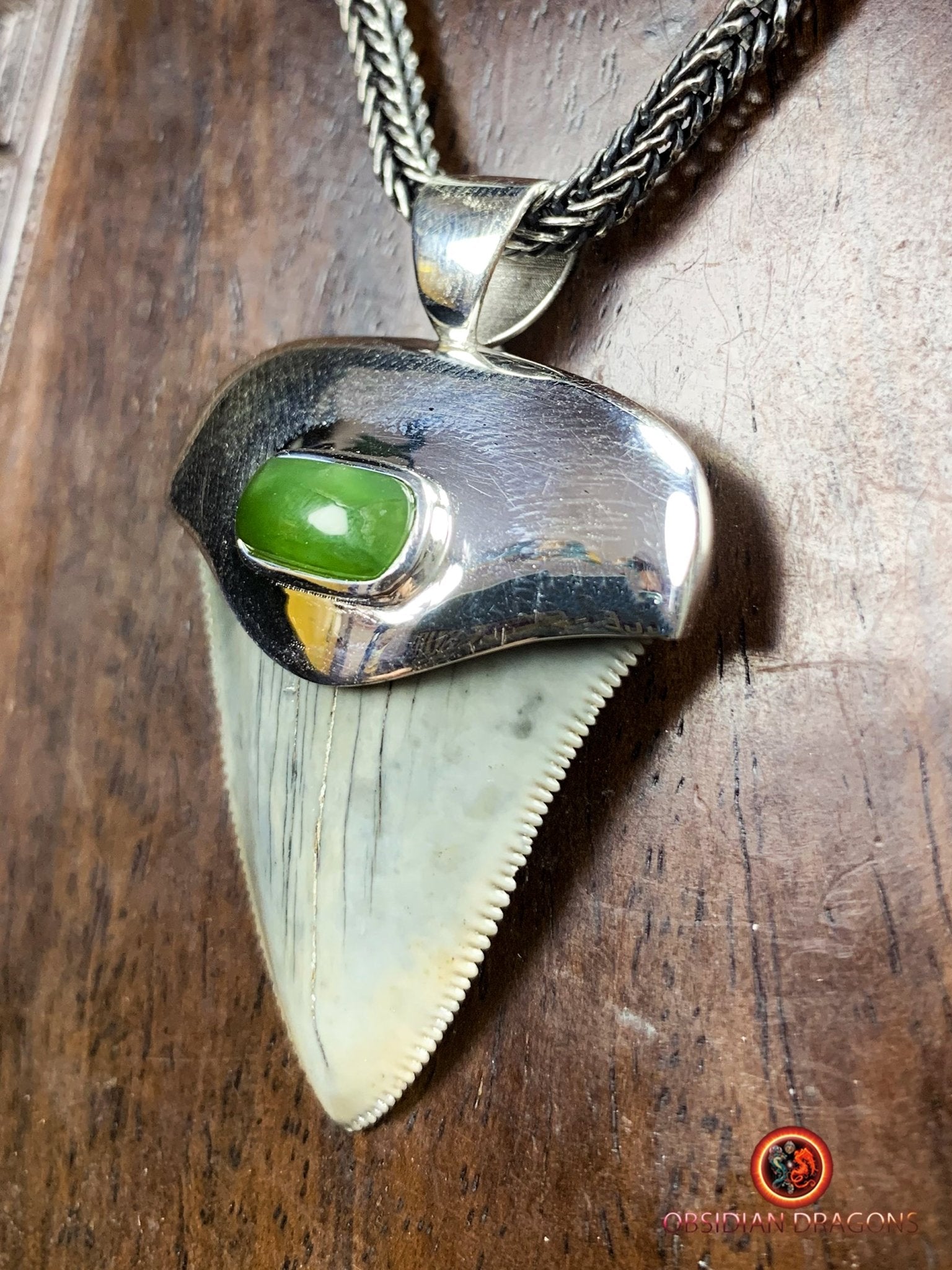 Pendentif Dent de Mégalodon - Jade- Argent 925