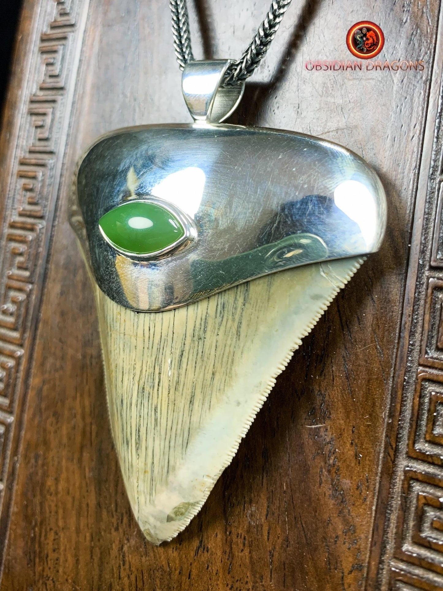 Pendentif Dent de Mégalodon - Jade Polaire - Argent 925