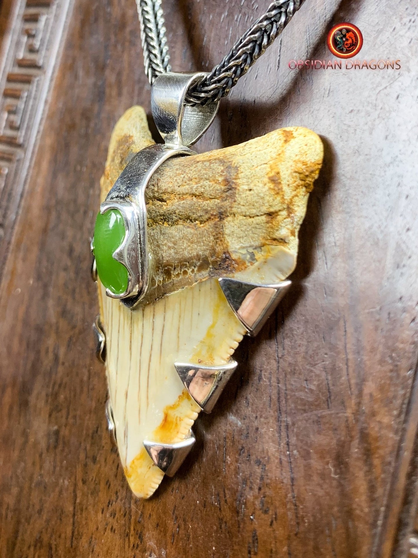 Pendentif Dent de Mégalodon - Jade- Argent 925