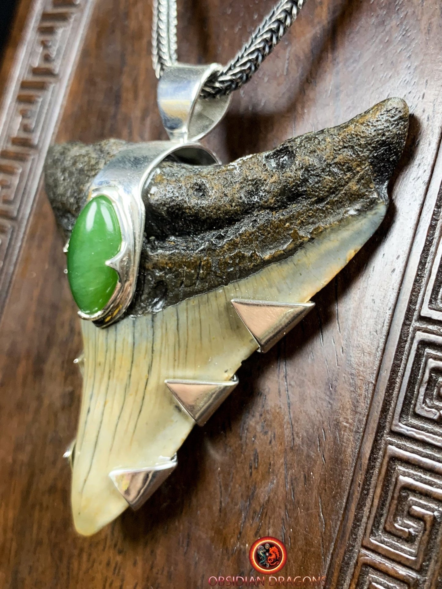 Pendentif Dent de Mégalodon - Jade- Argent 925