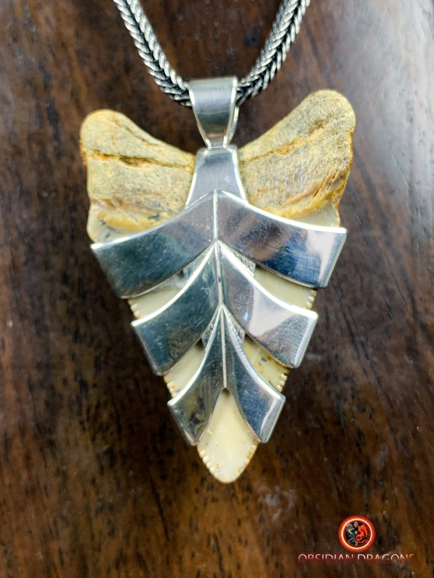 Pendentif Dent de Mégalodon - Jade- Argent 925