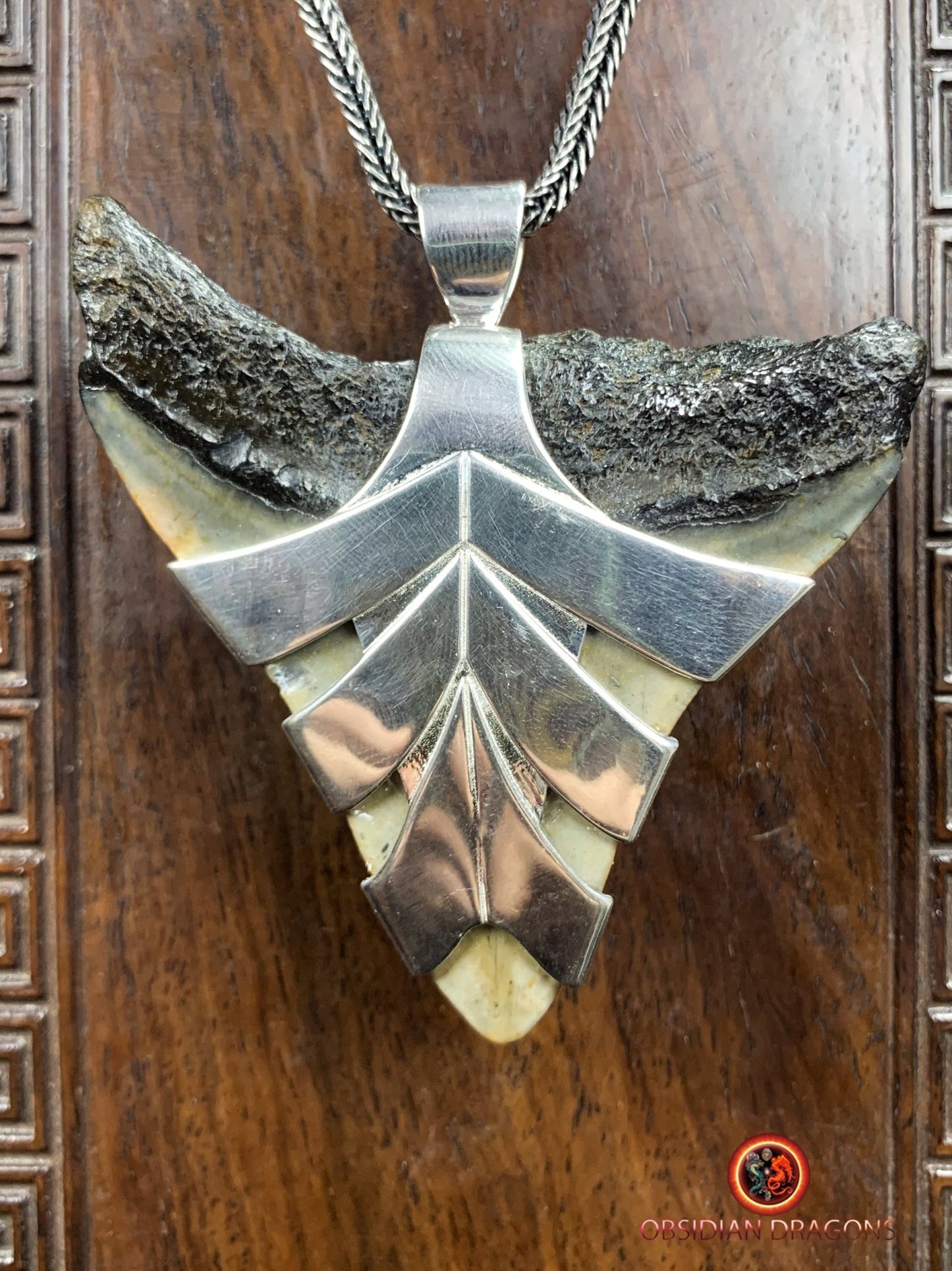 Pendentif Dent de Mégalodon - Jade- Argent 925