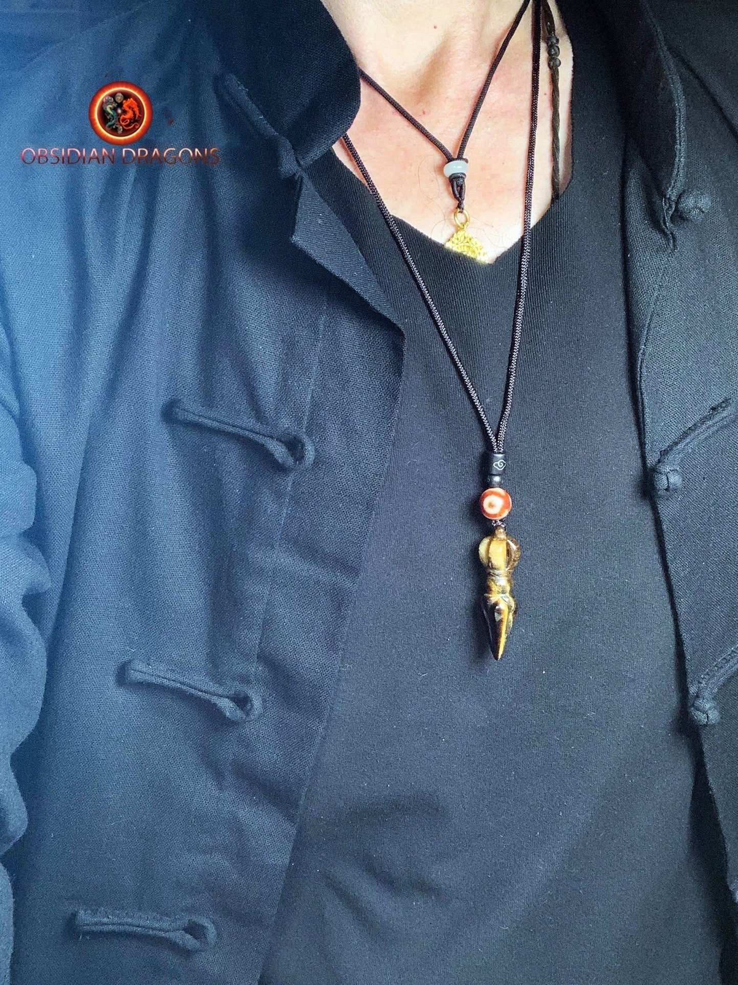pendentif phurba en oeil de tigre