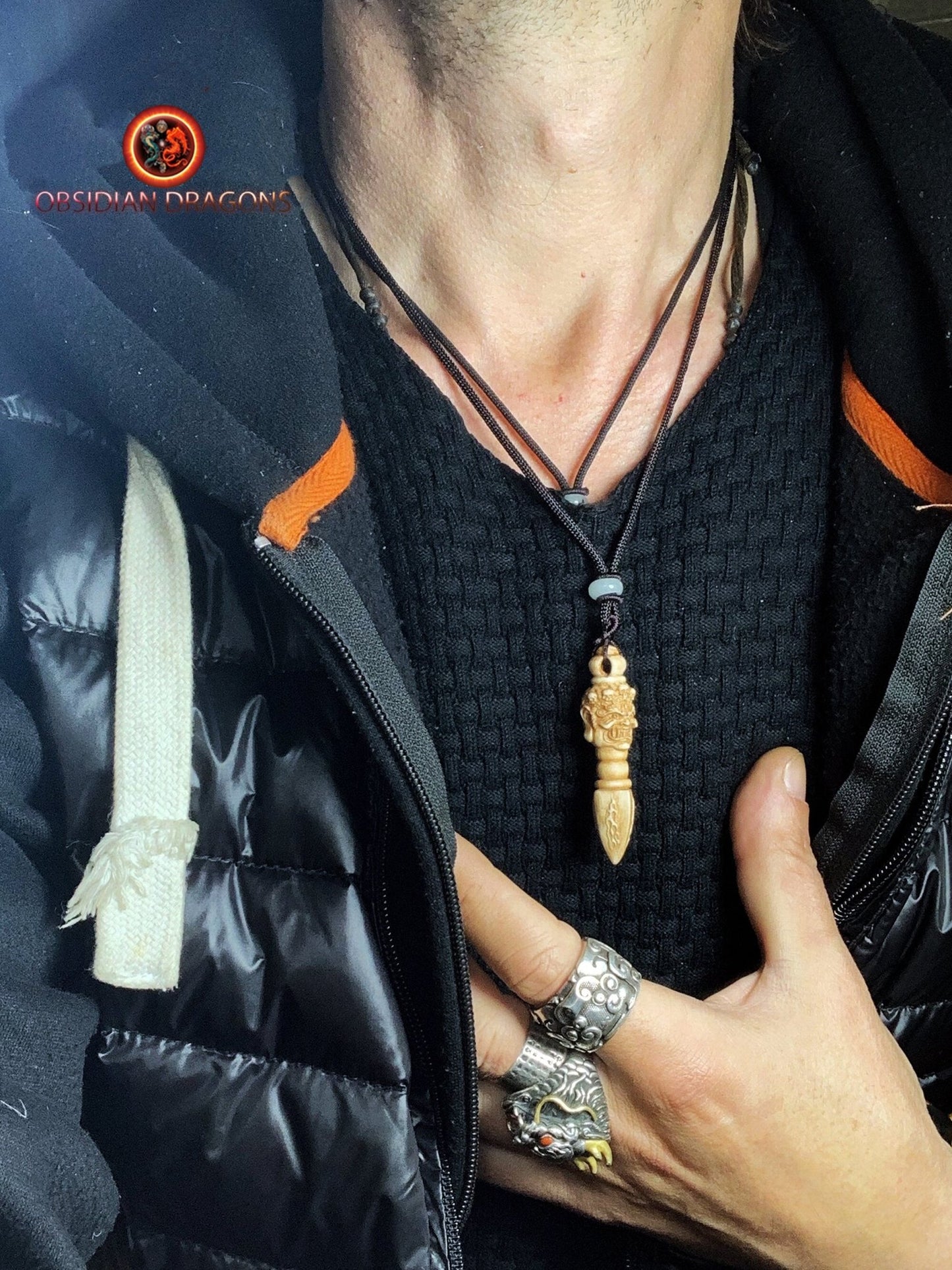 Pendentif phurba- Bois de cerf- rare et artisanal