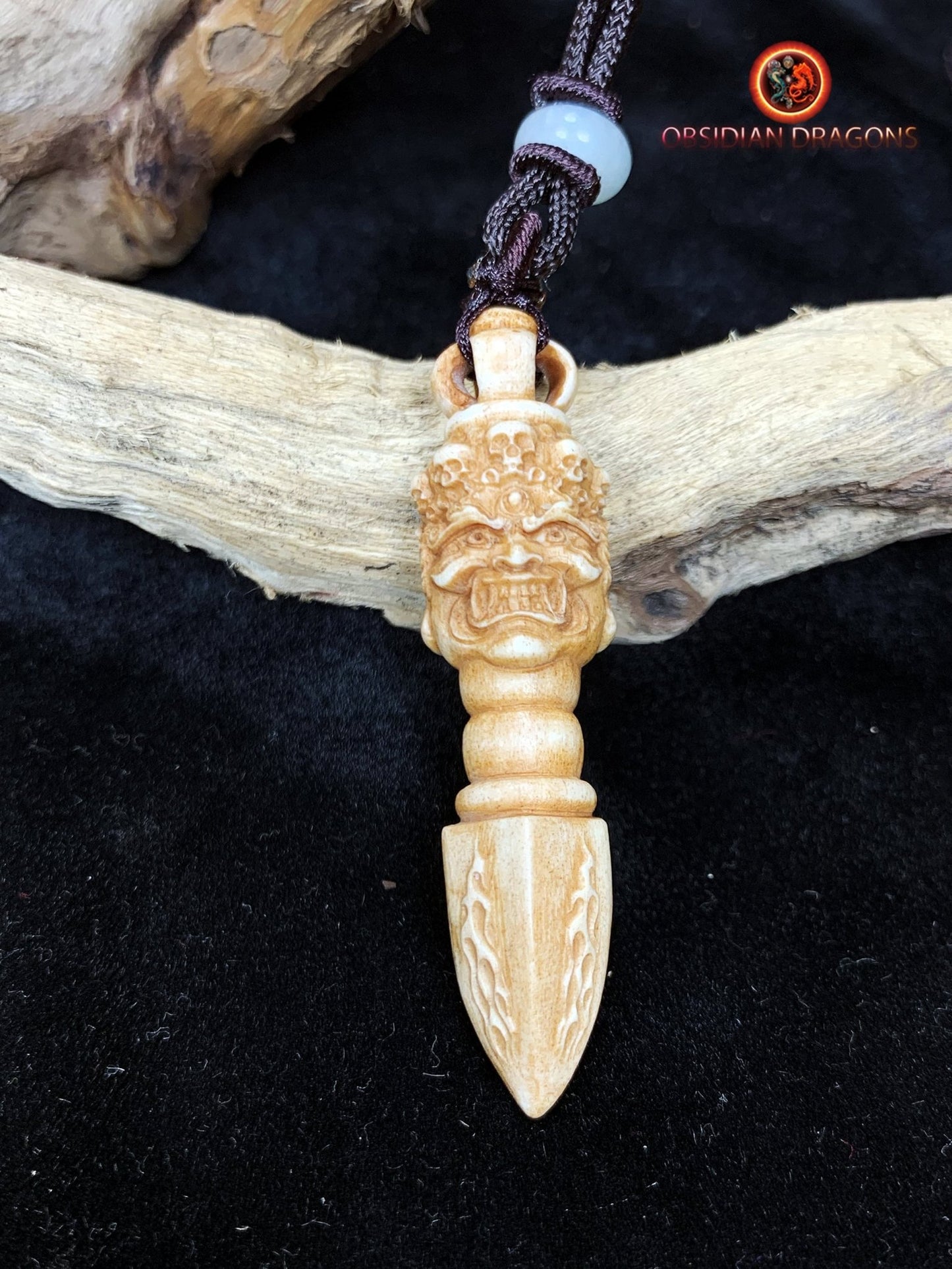 Pendentif phurba- Bois de cerf- rare et artisanal