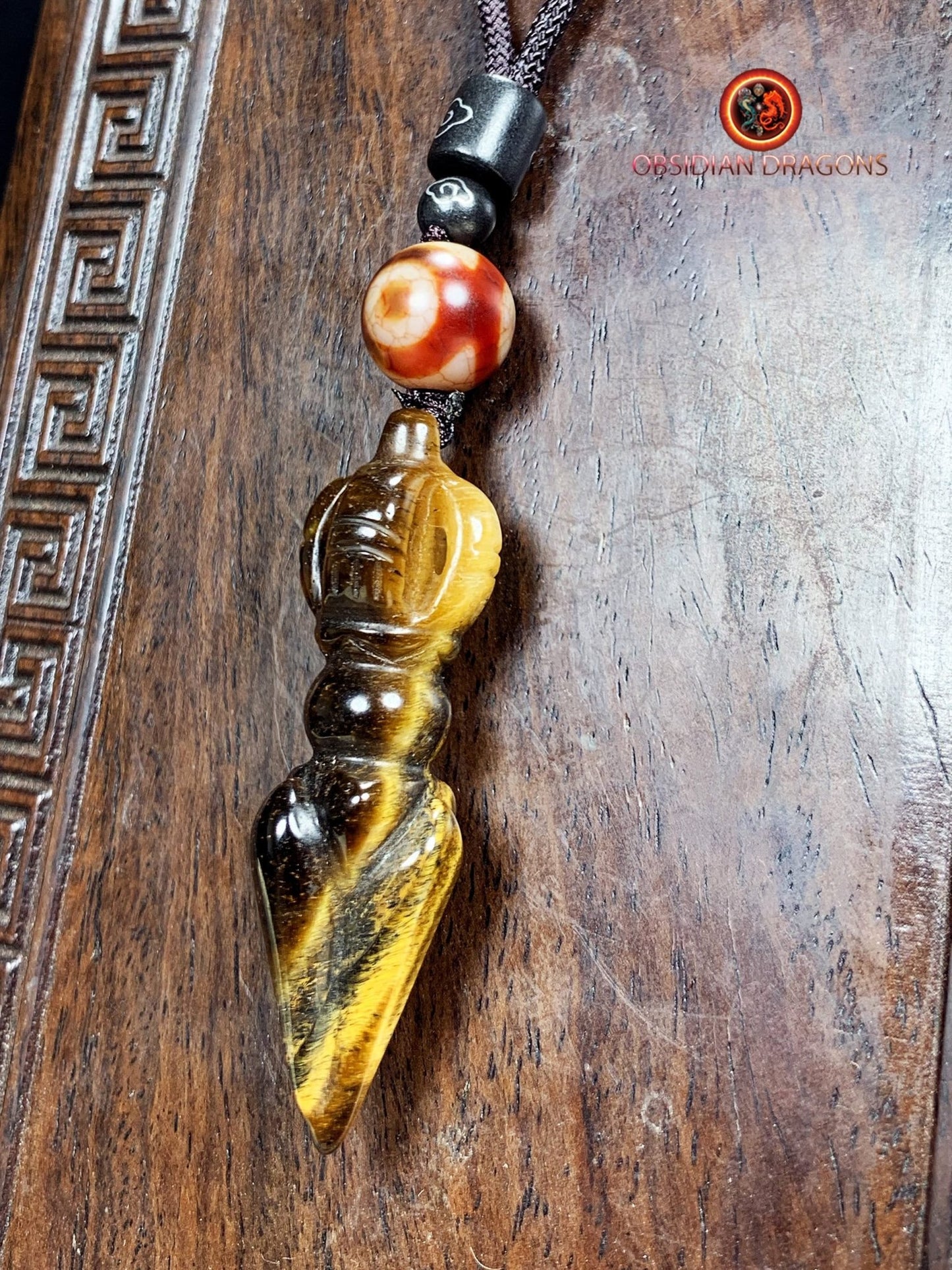 pendentif phurba en oeil de tigre