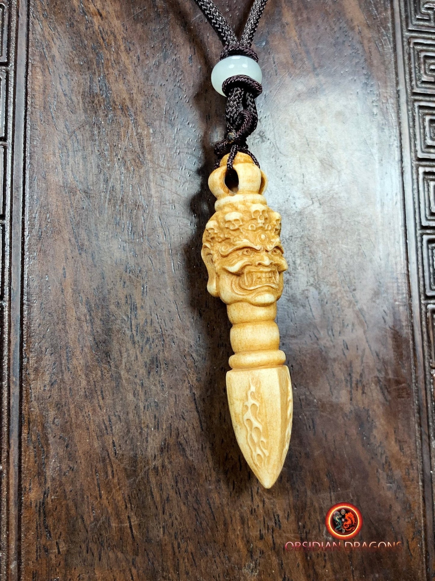 Pendentif phurba- Bois de cerf- rare et artisanal