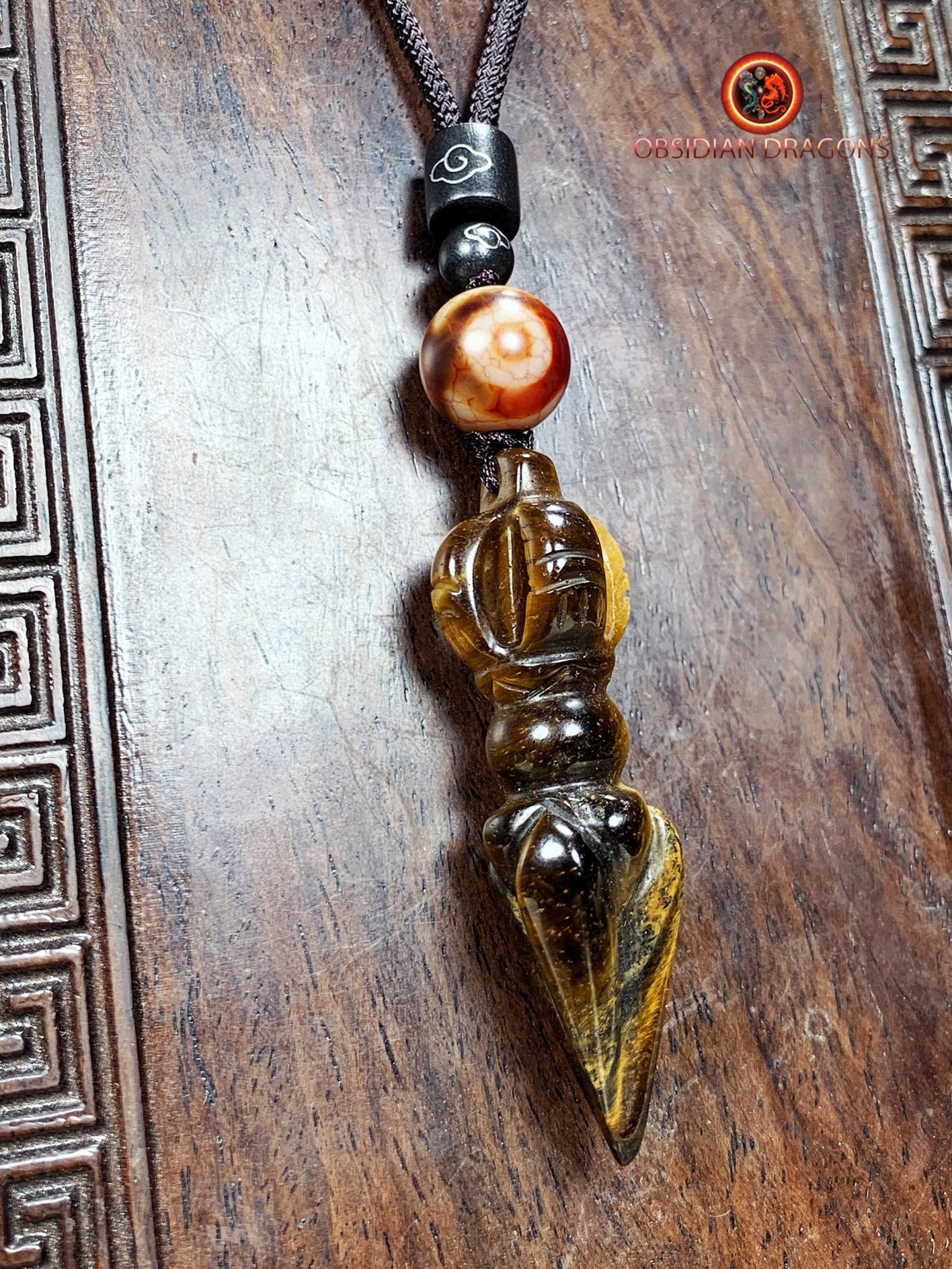 pendentif phurba en oeil de tigre