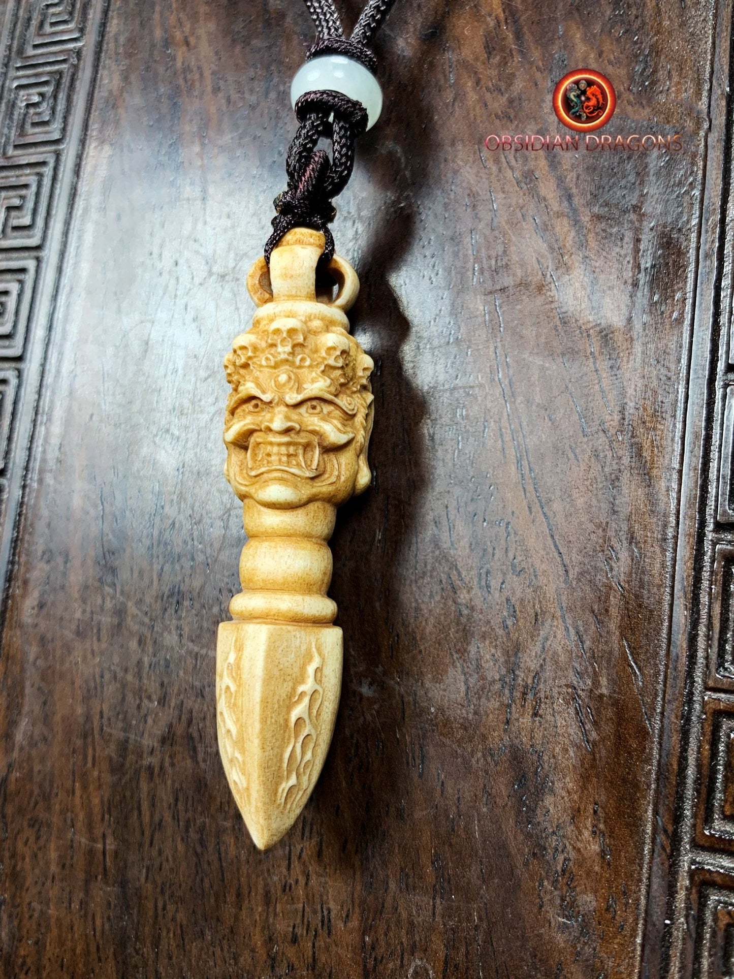 Pendentif phurba- Bois de cerf- rare et artisanal