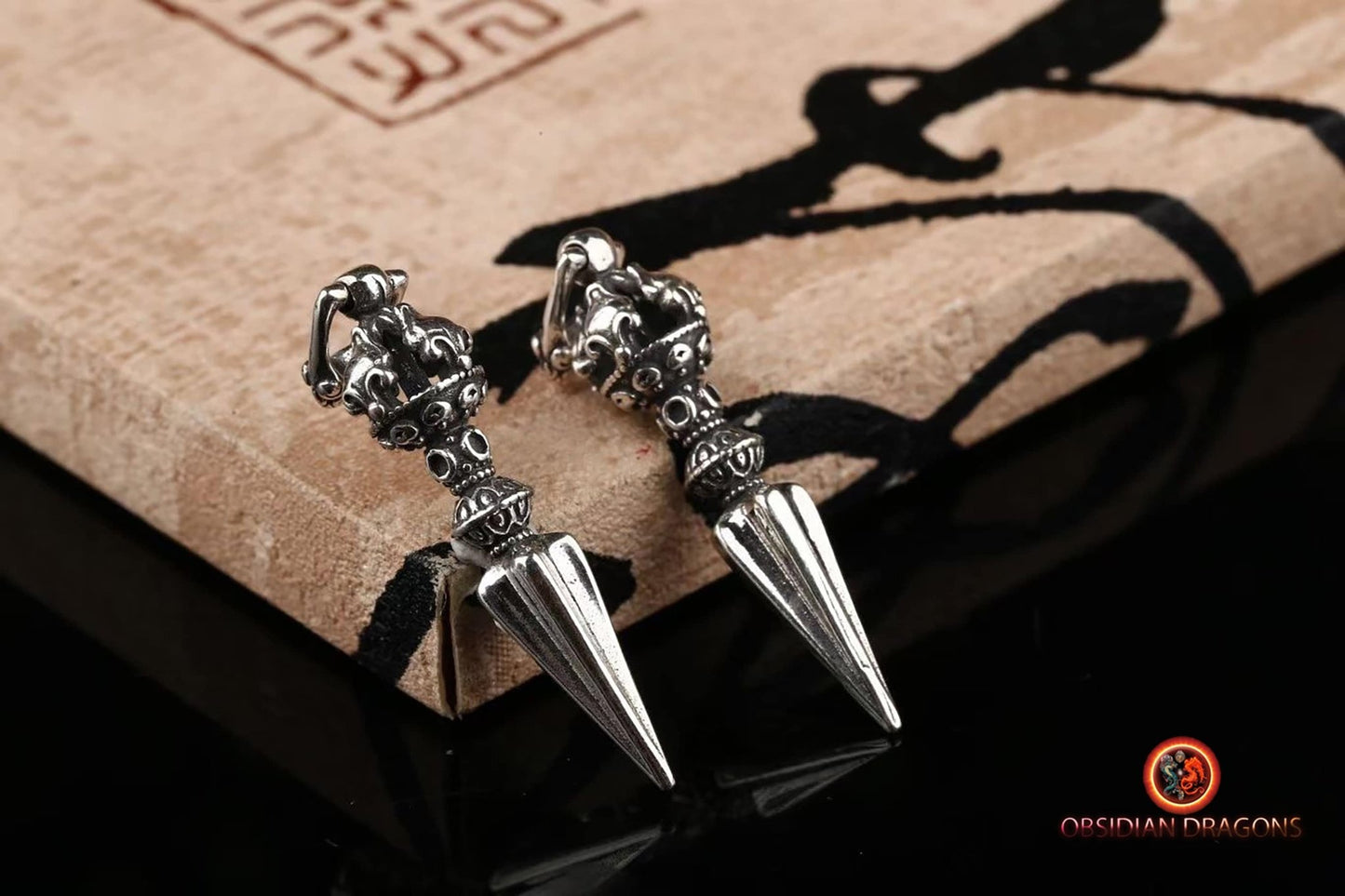 pendentif phurba- dague tantrique- chasser les démons