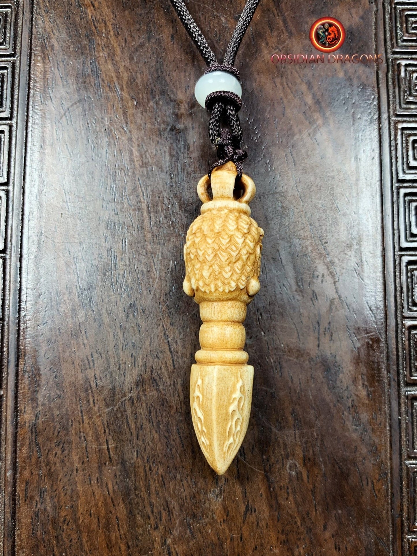 Pendentif phurba- Bois de cerf- rare et artisanal