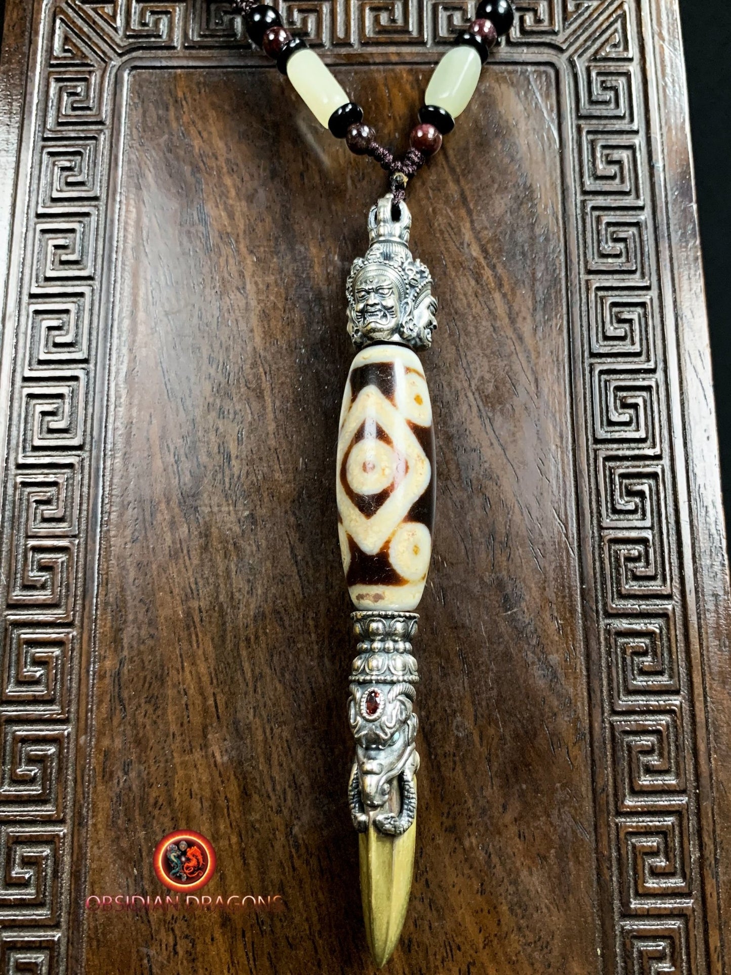 Pendentif Phurba tibétain- DZI à sept yeux