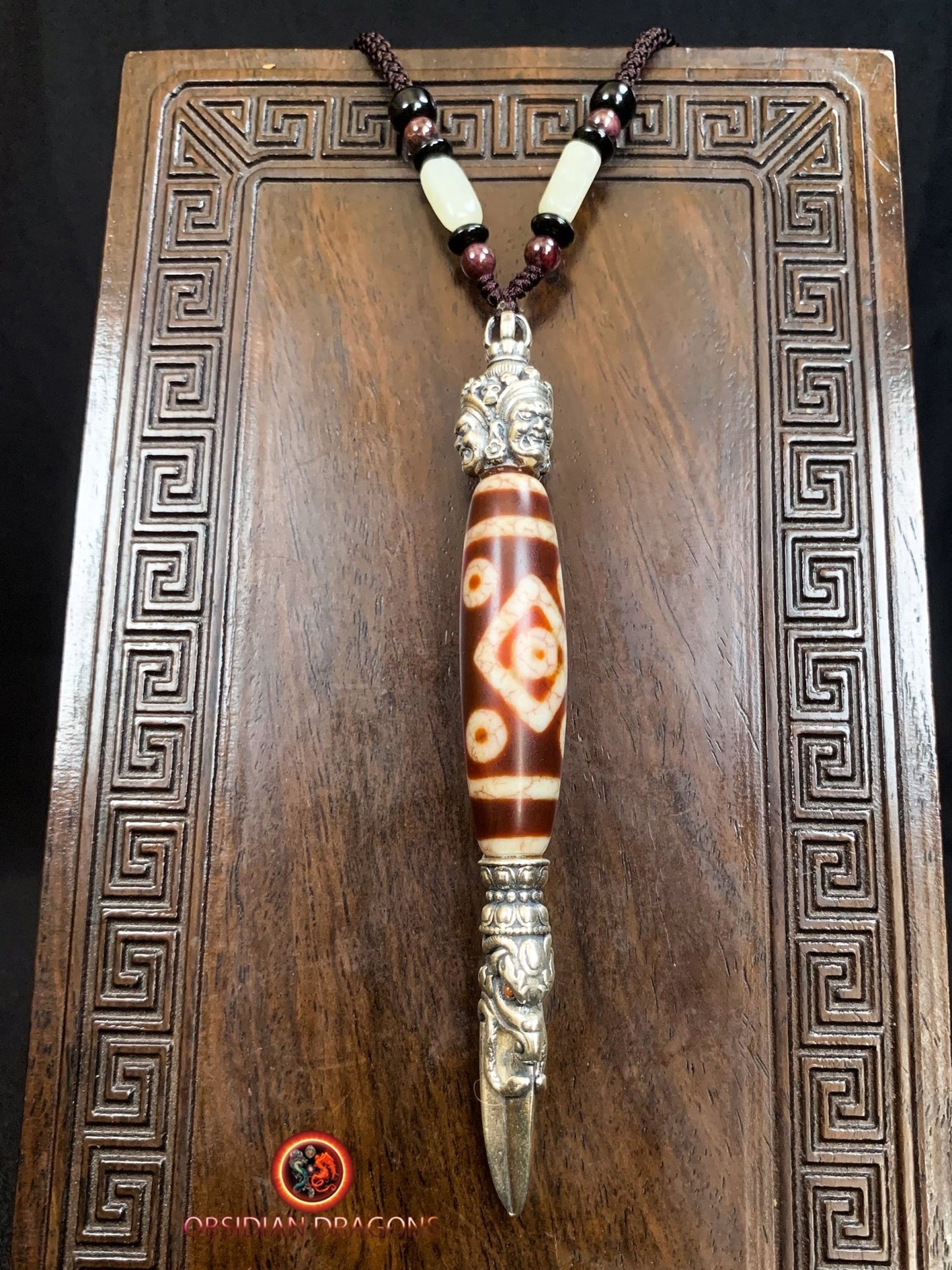 Pendentif Phurba tibétain- DZI à sept yeux